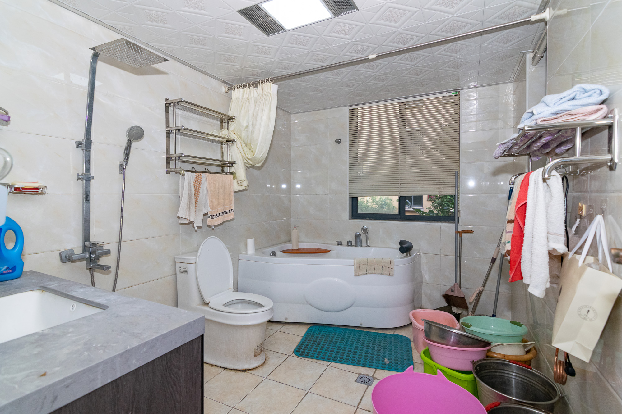 勤诚达新界 7室3厅3卫 180.0万 勤诚达新界 7室3厅3卫 180.0万卫生间