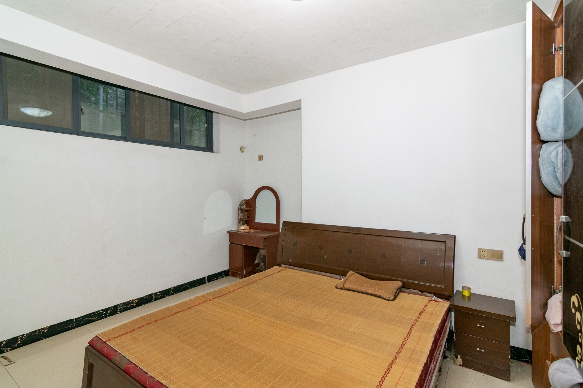 勤诚达新界 7室3厅3卫 180.0万 勤诚达新界 7室3厅3卫 180.0万卧室