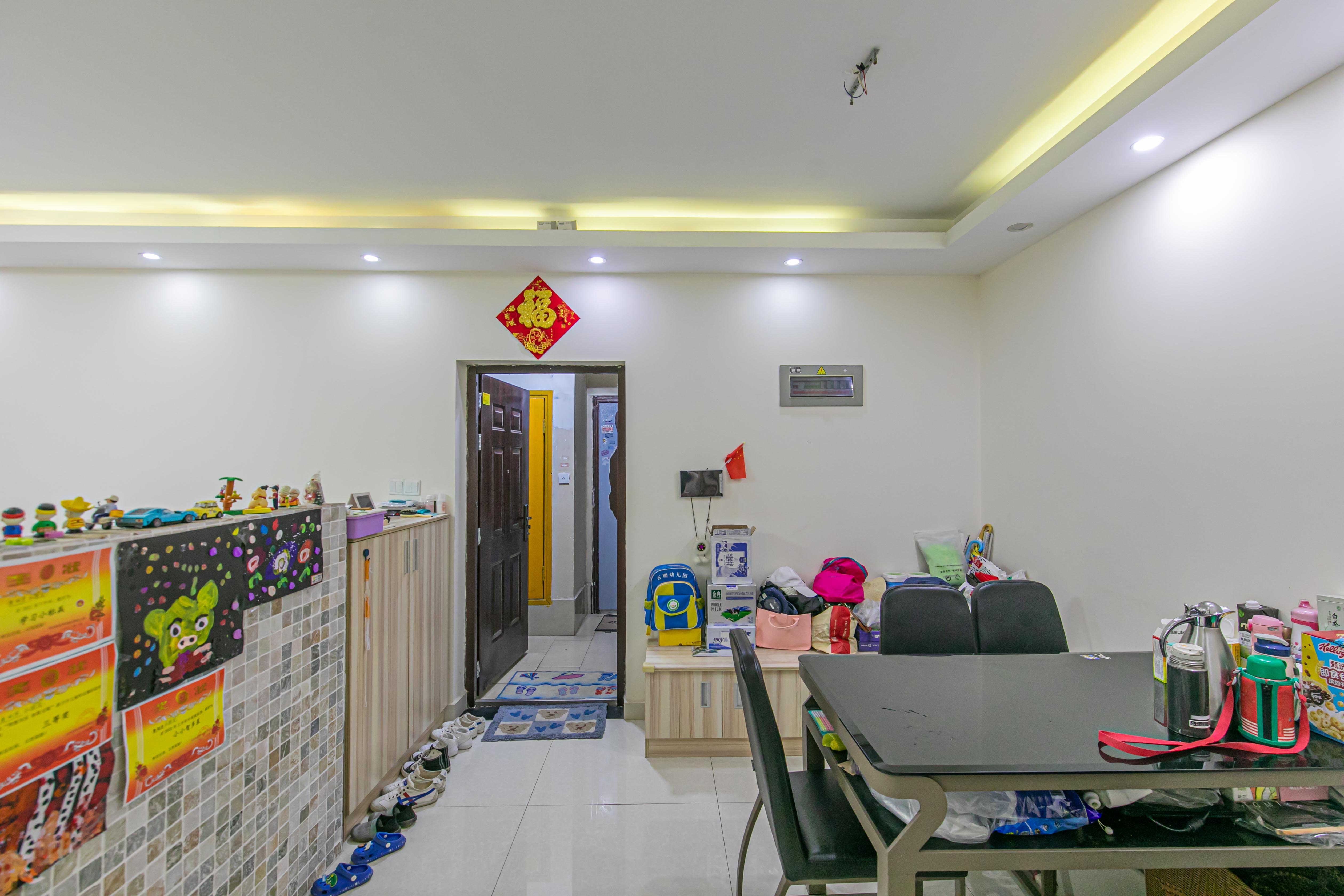 深业睿城 3室2厅1卫 75.0万 深业睿城 3室2厅1卫 75.0万客厅