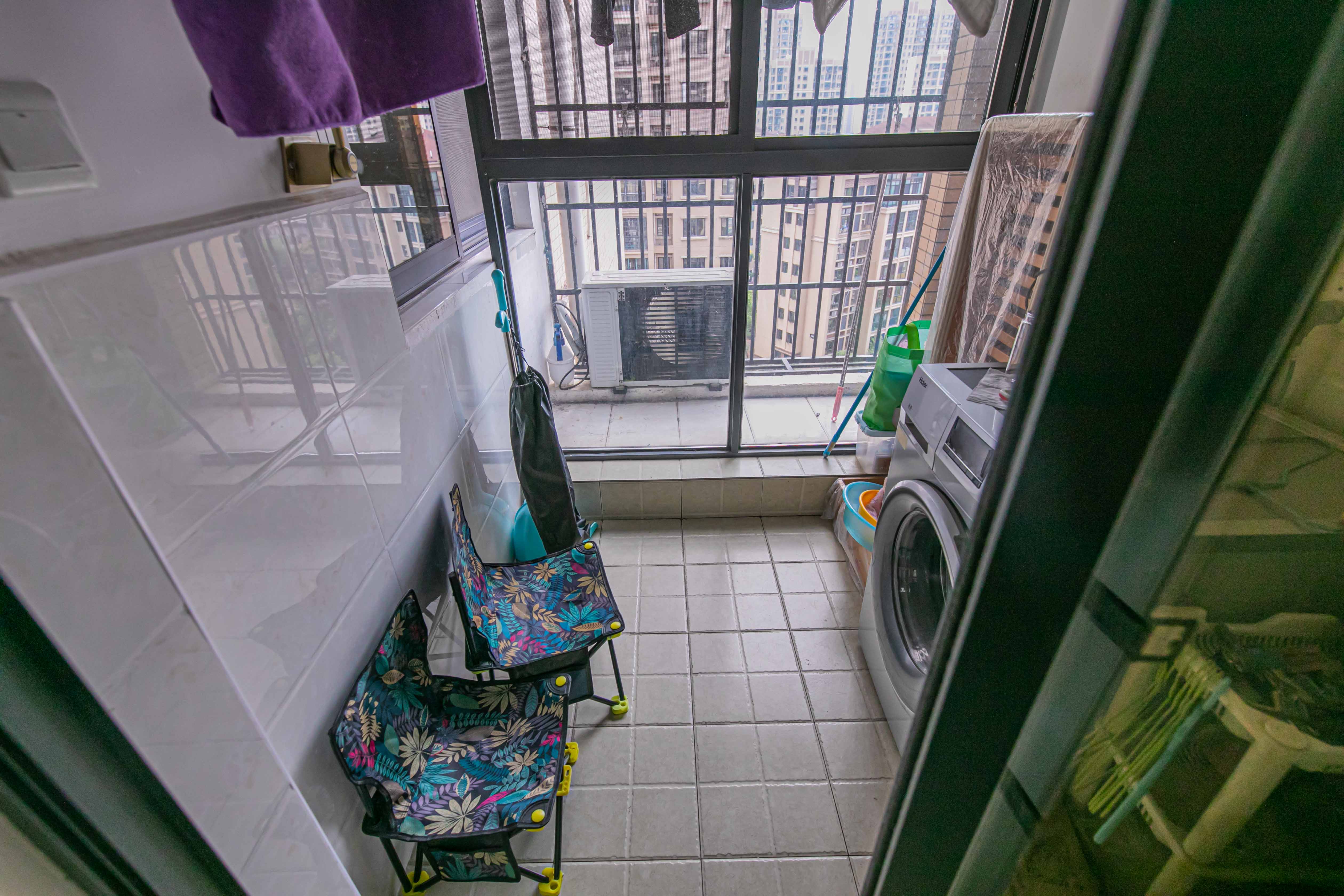 深业睿城 3室2厅1卫 75.0万 深业睿城 3室2厅1卫 75.0万阳台