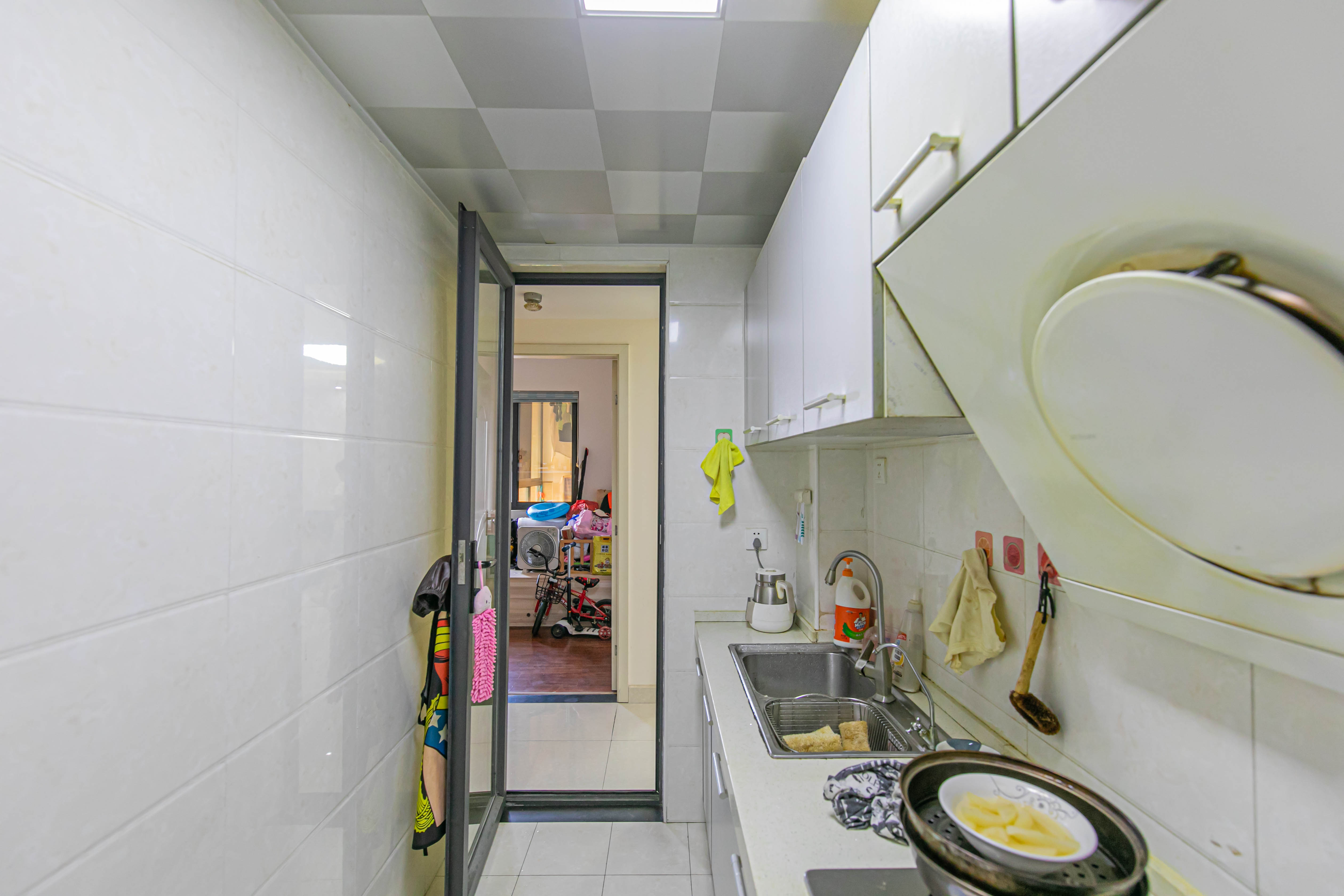 深业睿城 3室2厅1卫 75.0万 深业睿城 3室2厅1卫 75.0万厨房