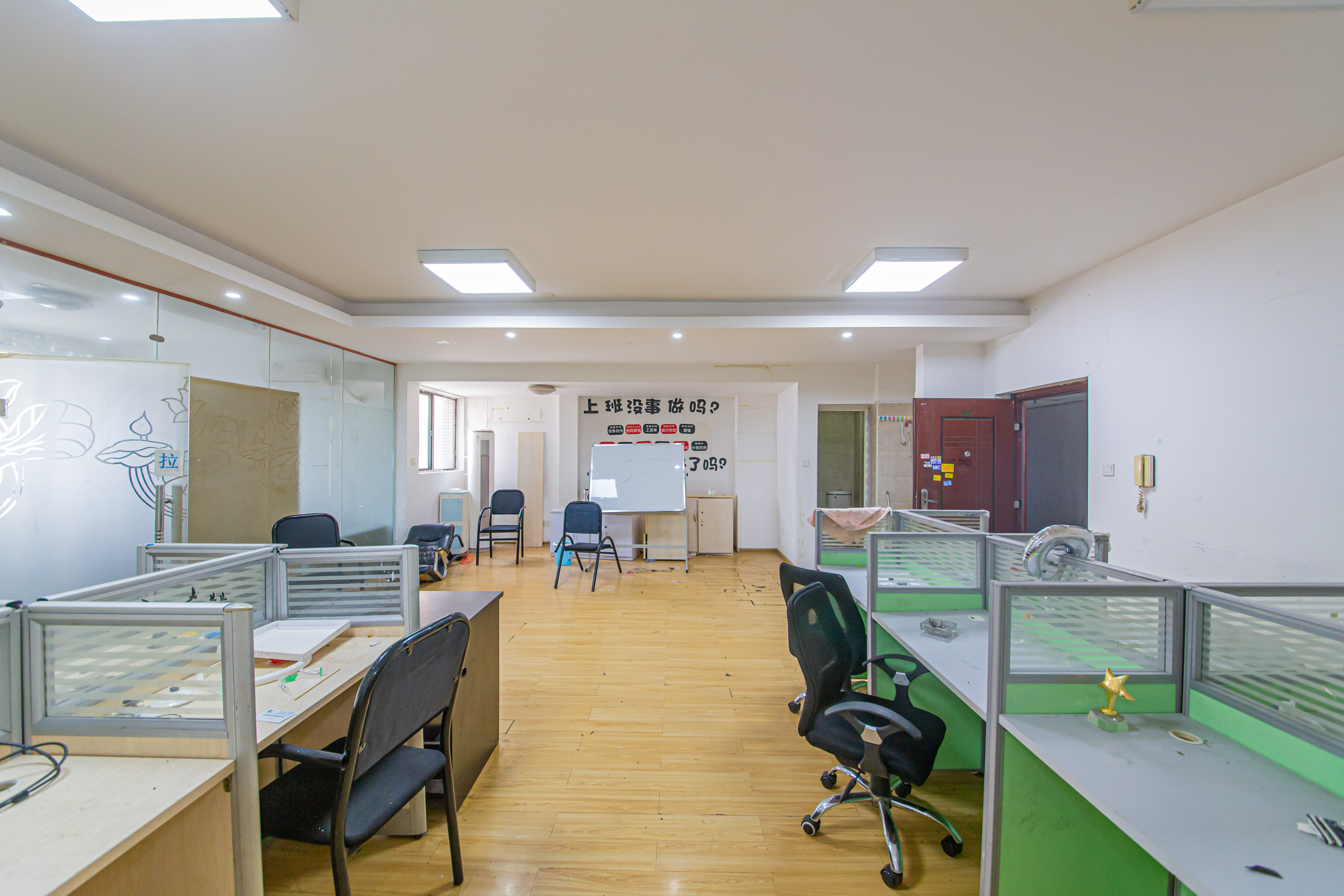 和庄  3室2厅1卫   80.00万客厅
