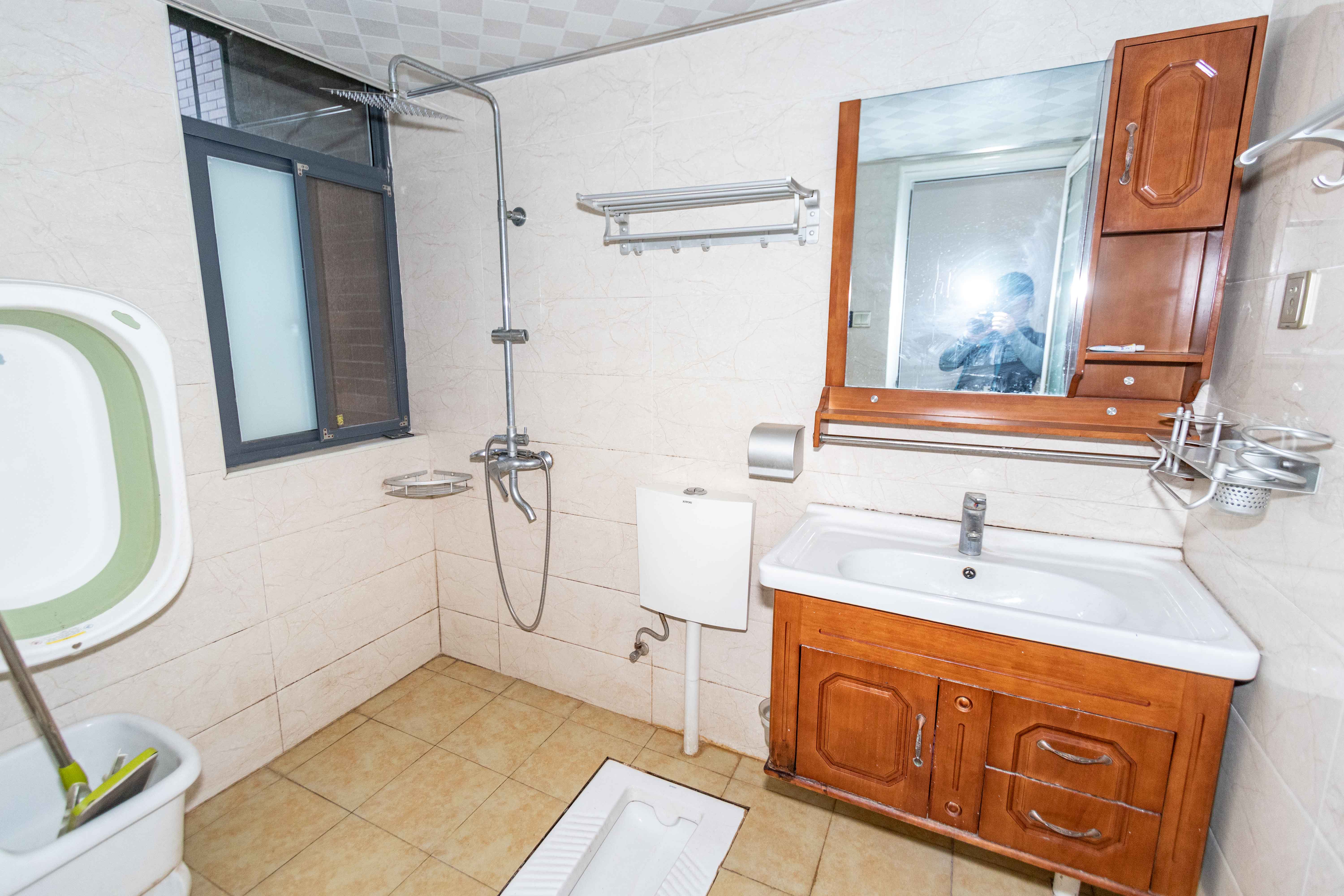 五矿格澜郡  3室2厅2卫    76.0万卫生间