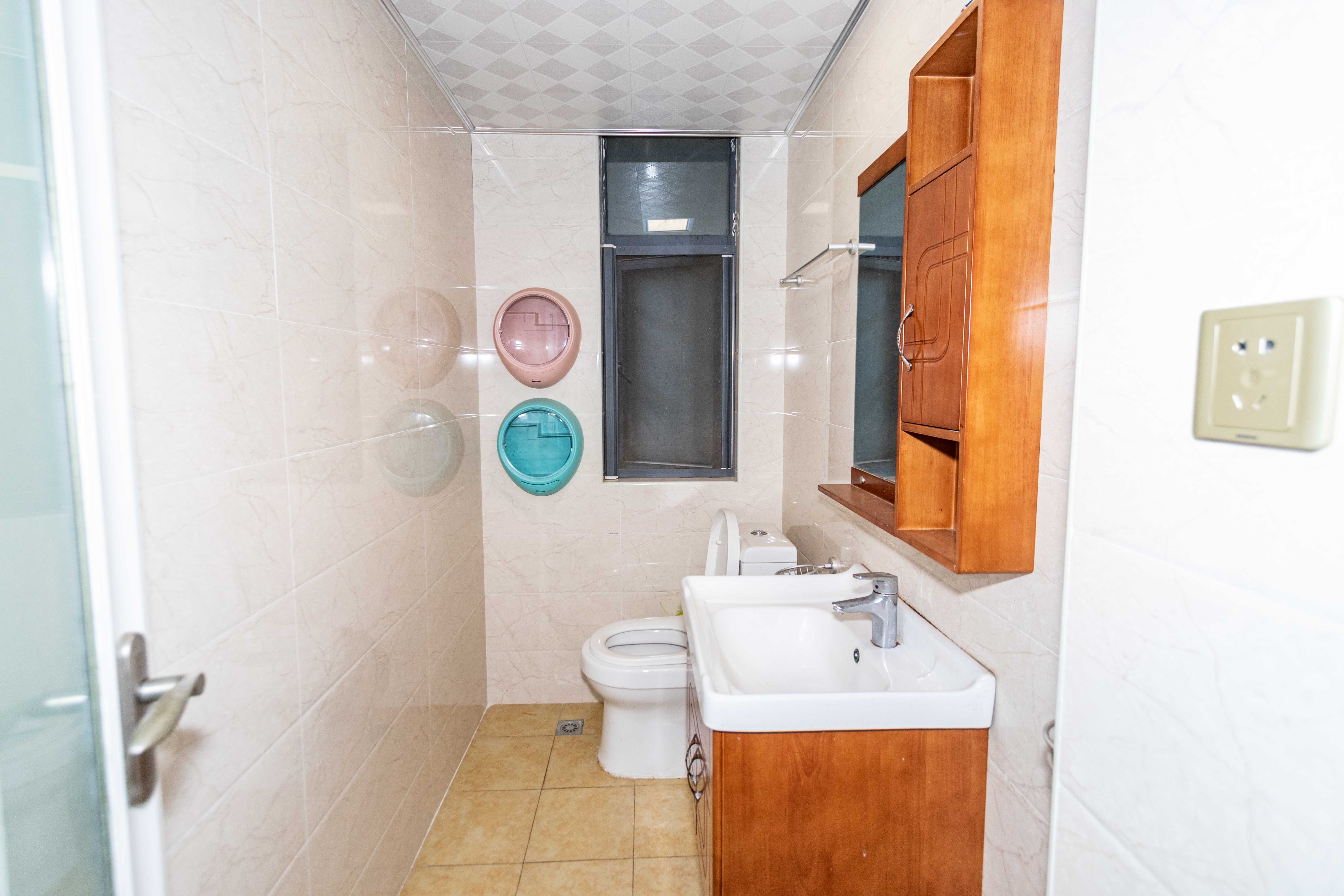 五矿格澜郡  3室2厅2卫    76.0万卫生间