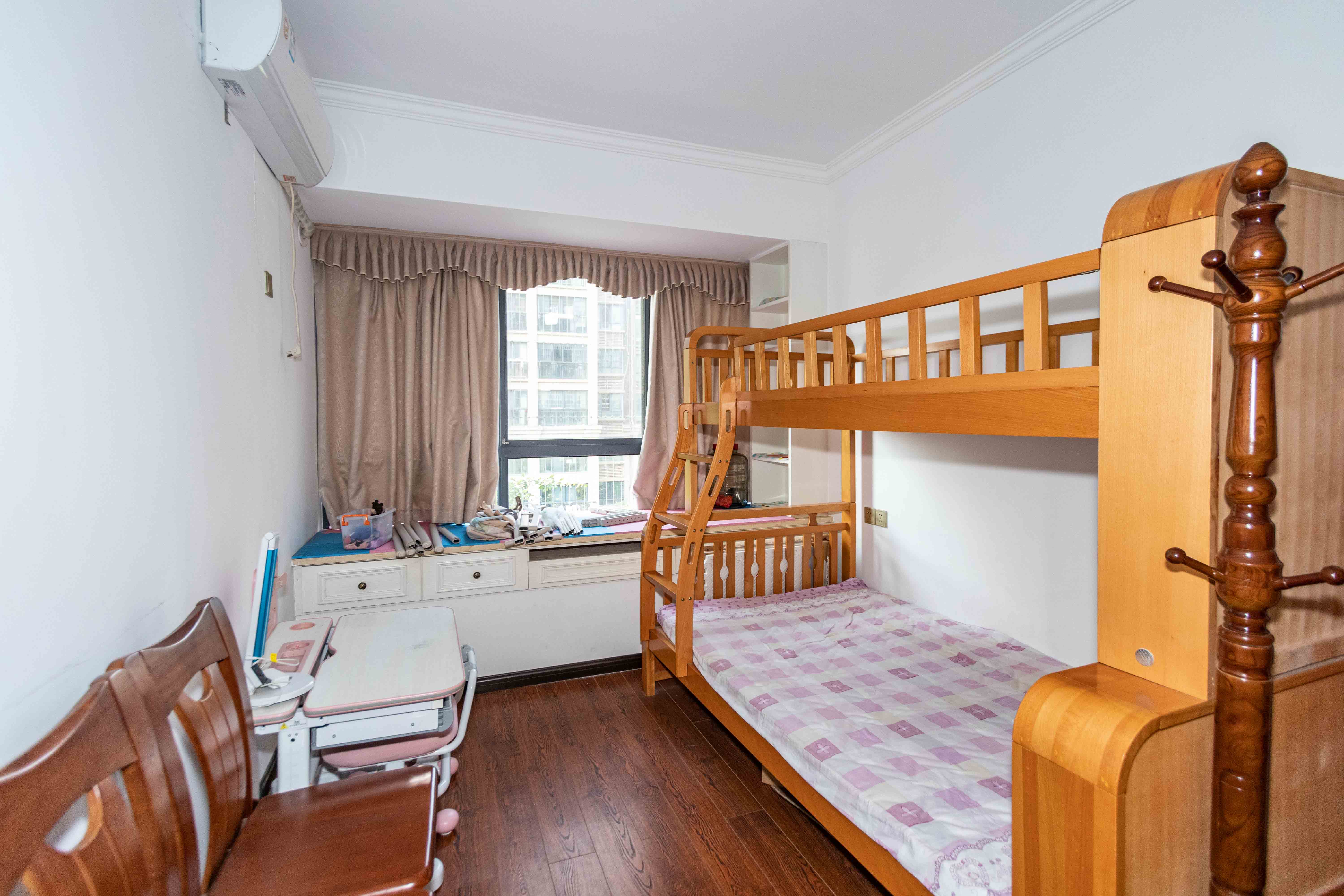 五矿格澜郡  3室2厅2卫    76.0万卧室