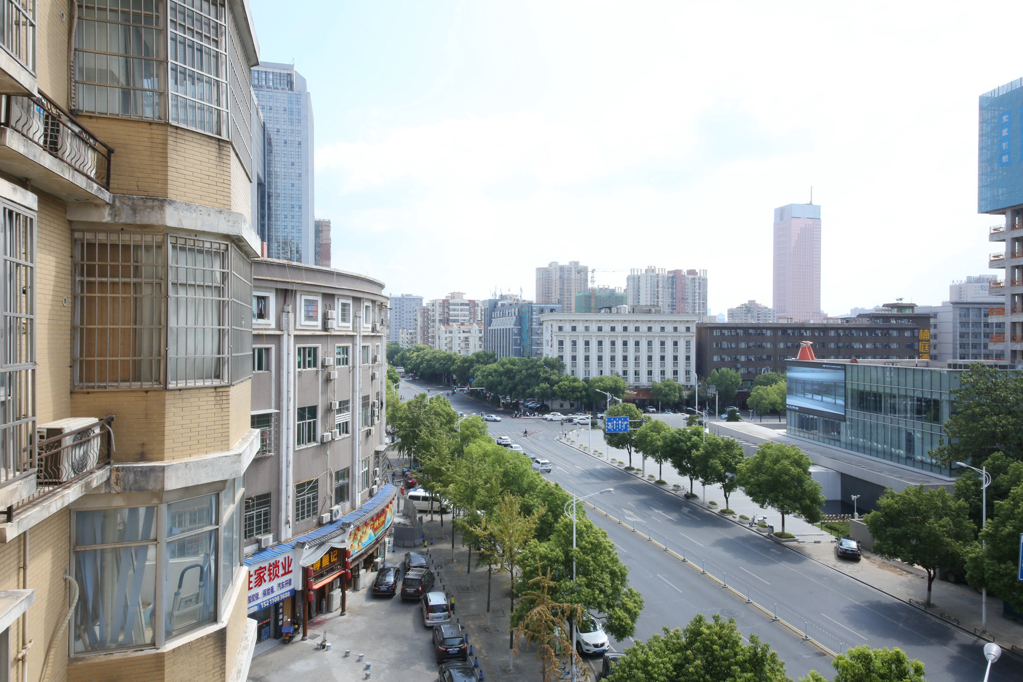雄踞都市东家  3室2厅2卫   104.00万阳台