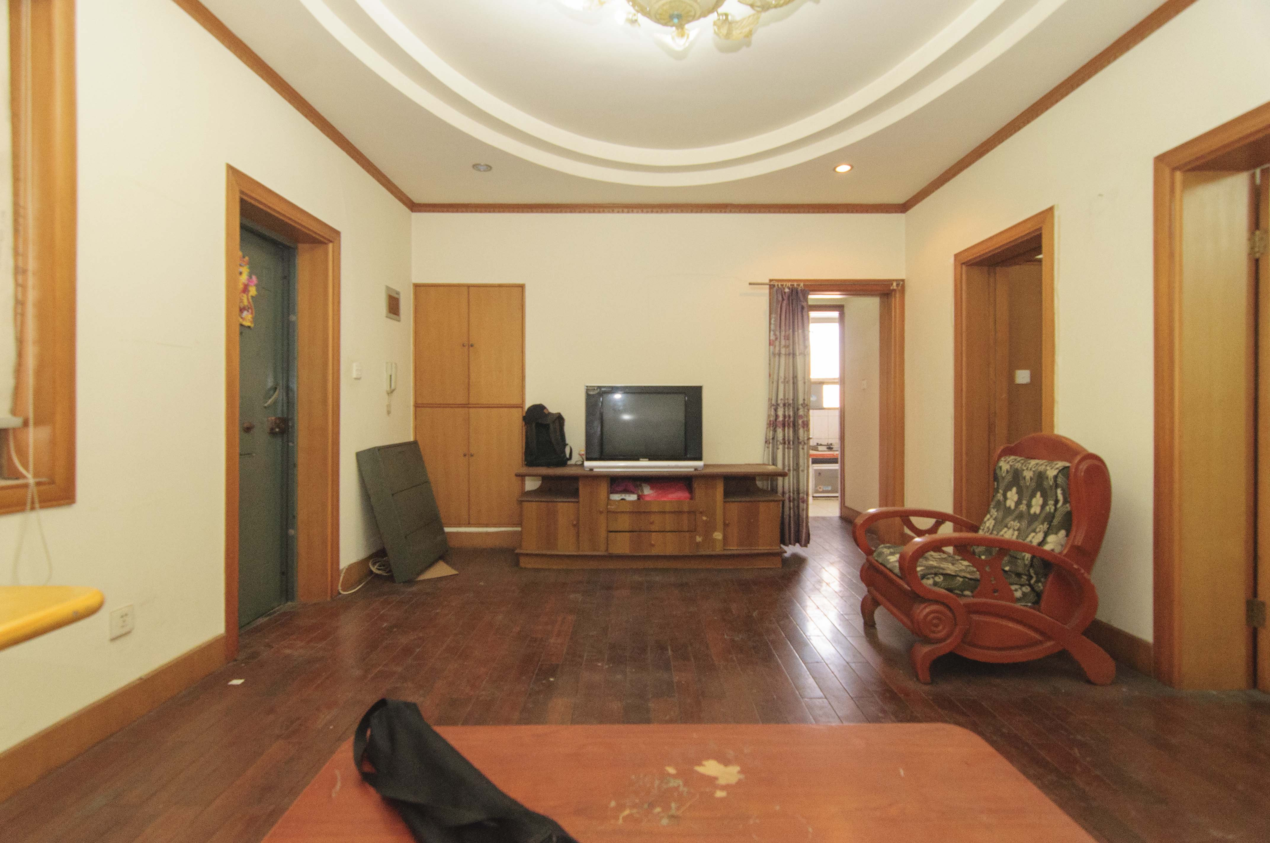 仰天湖省送变电宿舍  3室2厅1卫    62.0万客厅