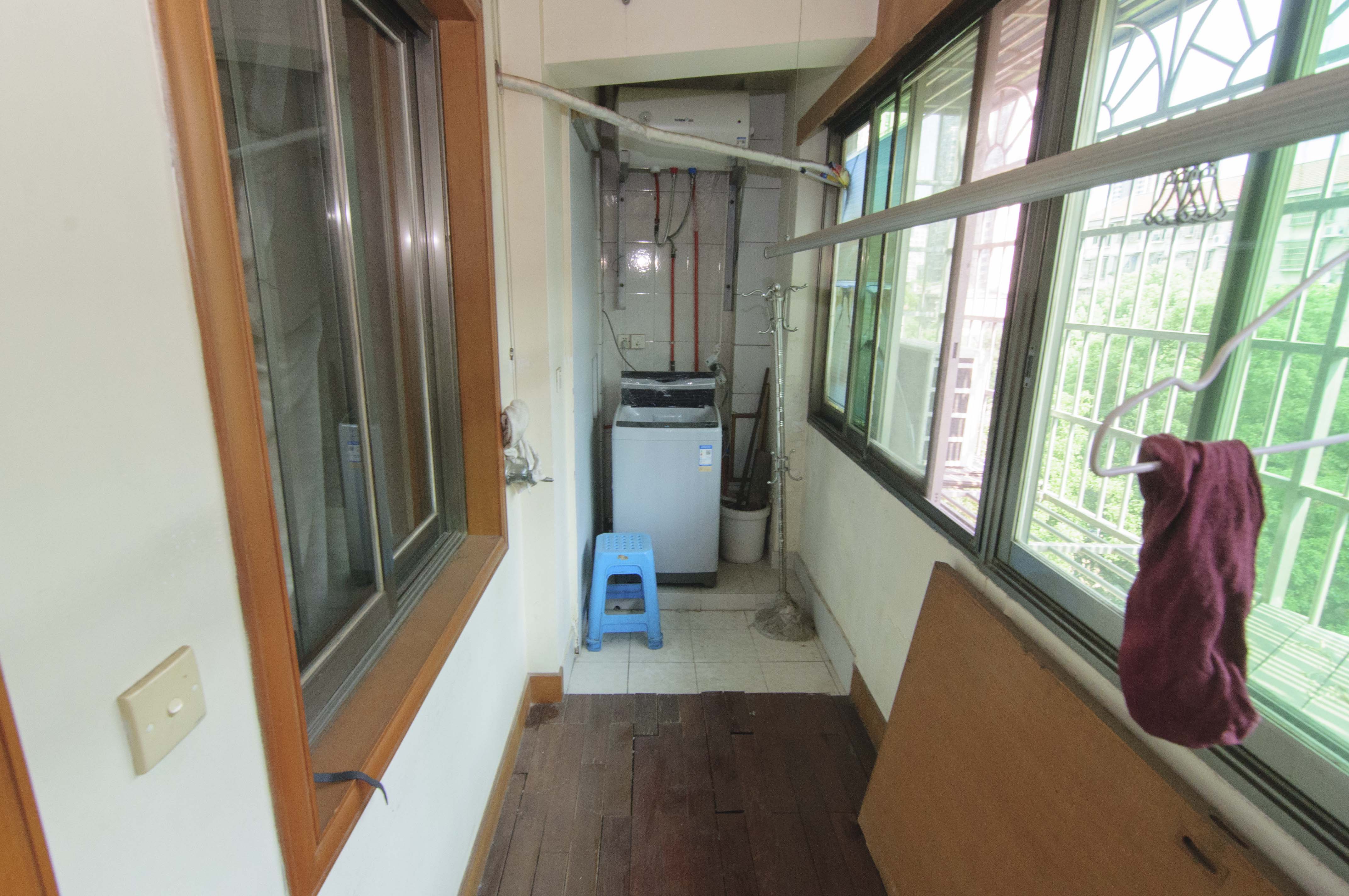 仰天湖省送变电宿舍  3室2厅1卫    62.0万阳台