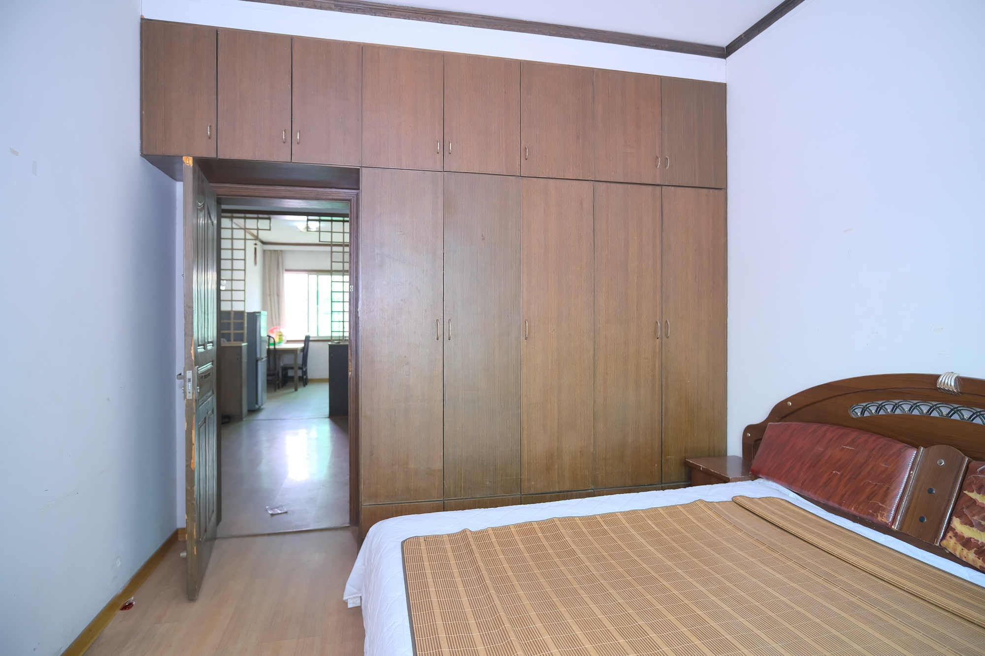 中南汽车世界  2室2厅1卫    43.0万 中南汽车世界  2室2厅1卫    43.0万卧室