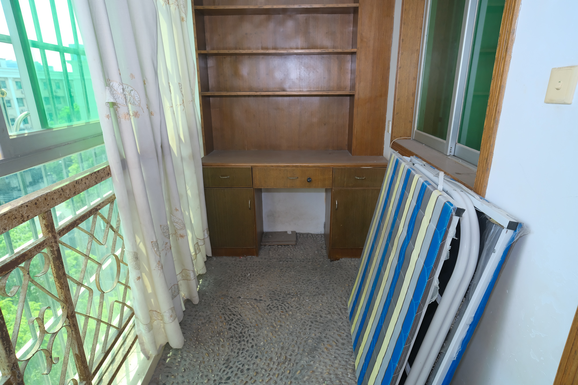 中南汽车世界  2室2厅1卫    43.0万 中南汽车世界  2室2厅1卫    43.0万阳台