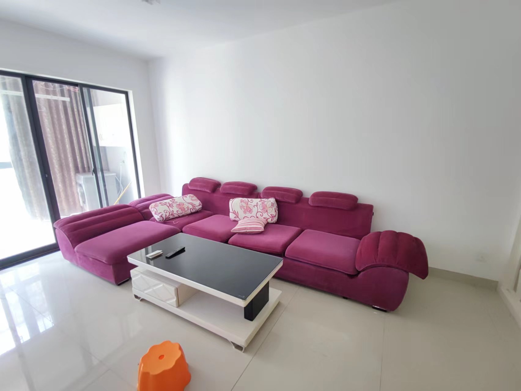 东方锦泰 2室2厅1卫 48.0万 东方锦泰 2室2厅1卫 48.0万客厅