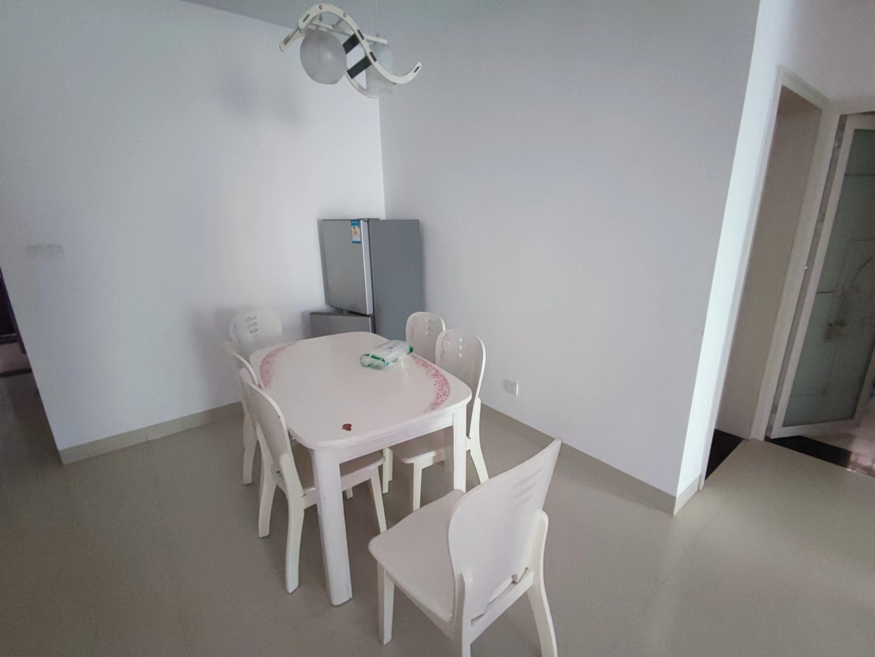 东方锦泰 2室2厅1卫 48.0万 东方锦泰 2室2厅1卫 48.0万客厅