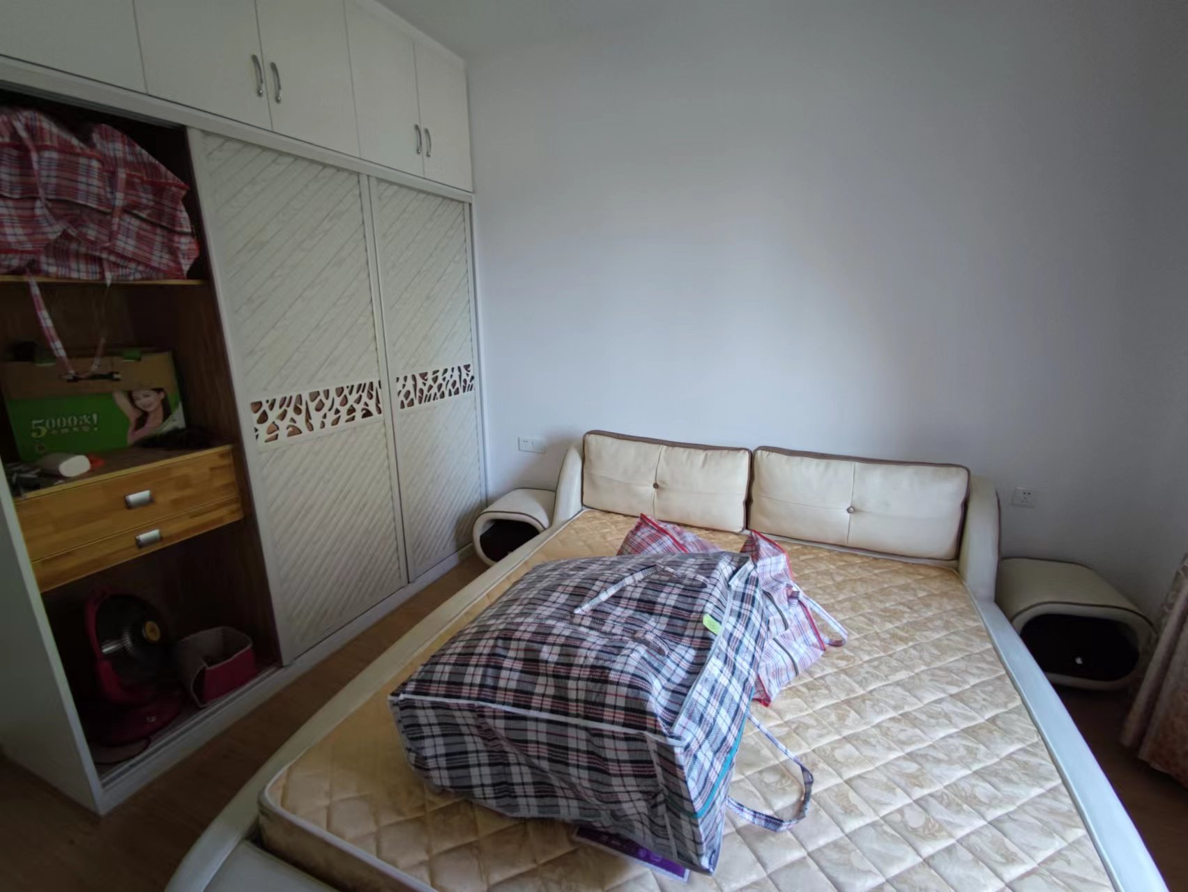 东方锦泰 2室2厅1卫 48.0万 东方锦泰 2室2厅1卫 48.0万客厅