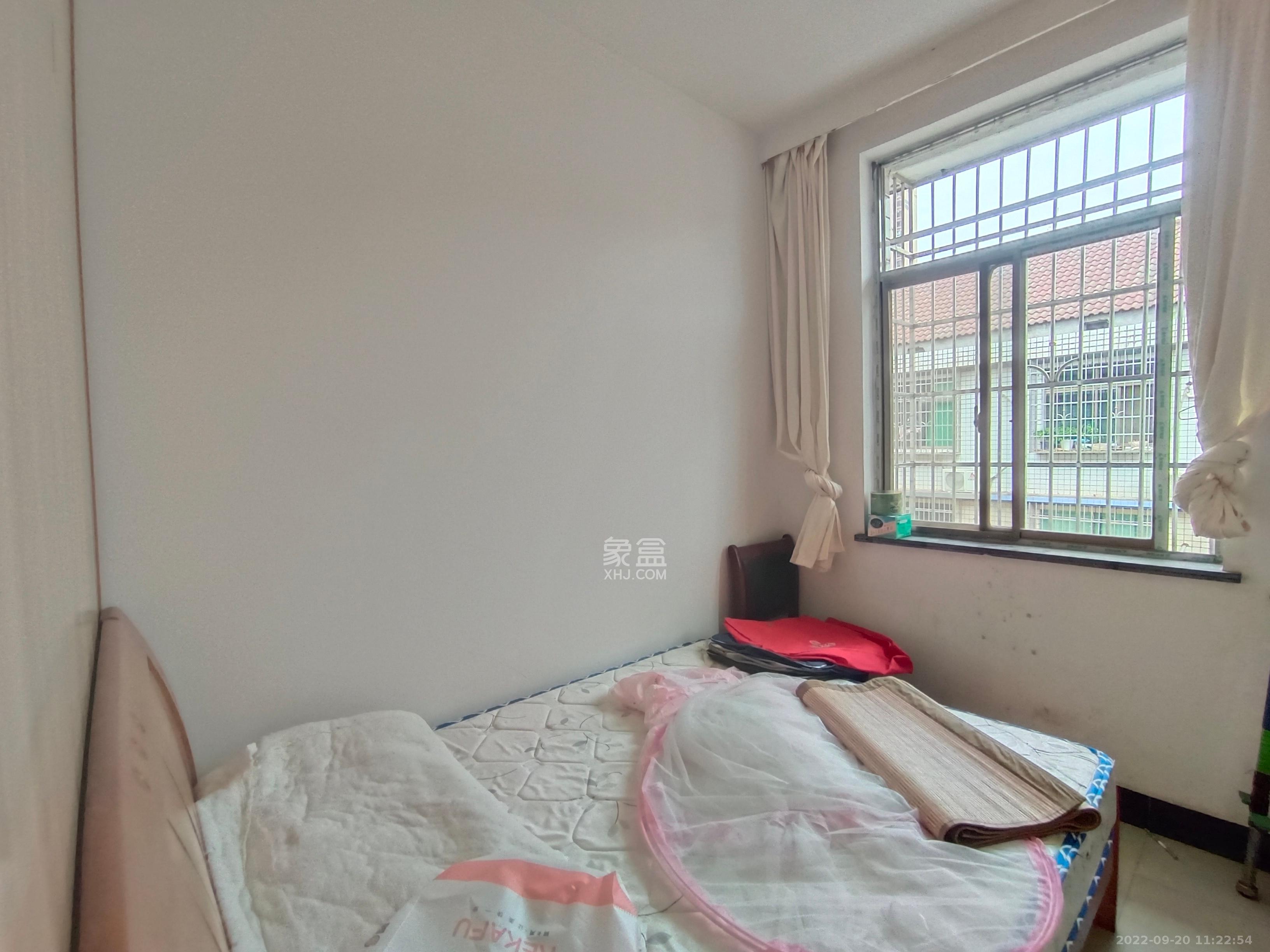 泉塘小区  4室2厅2卫    1800.0元/月室内图