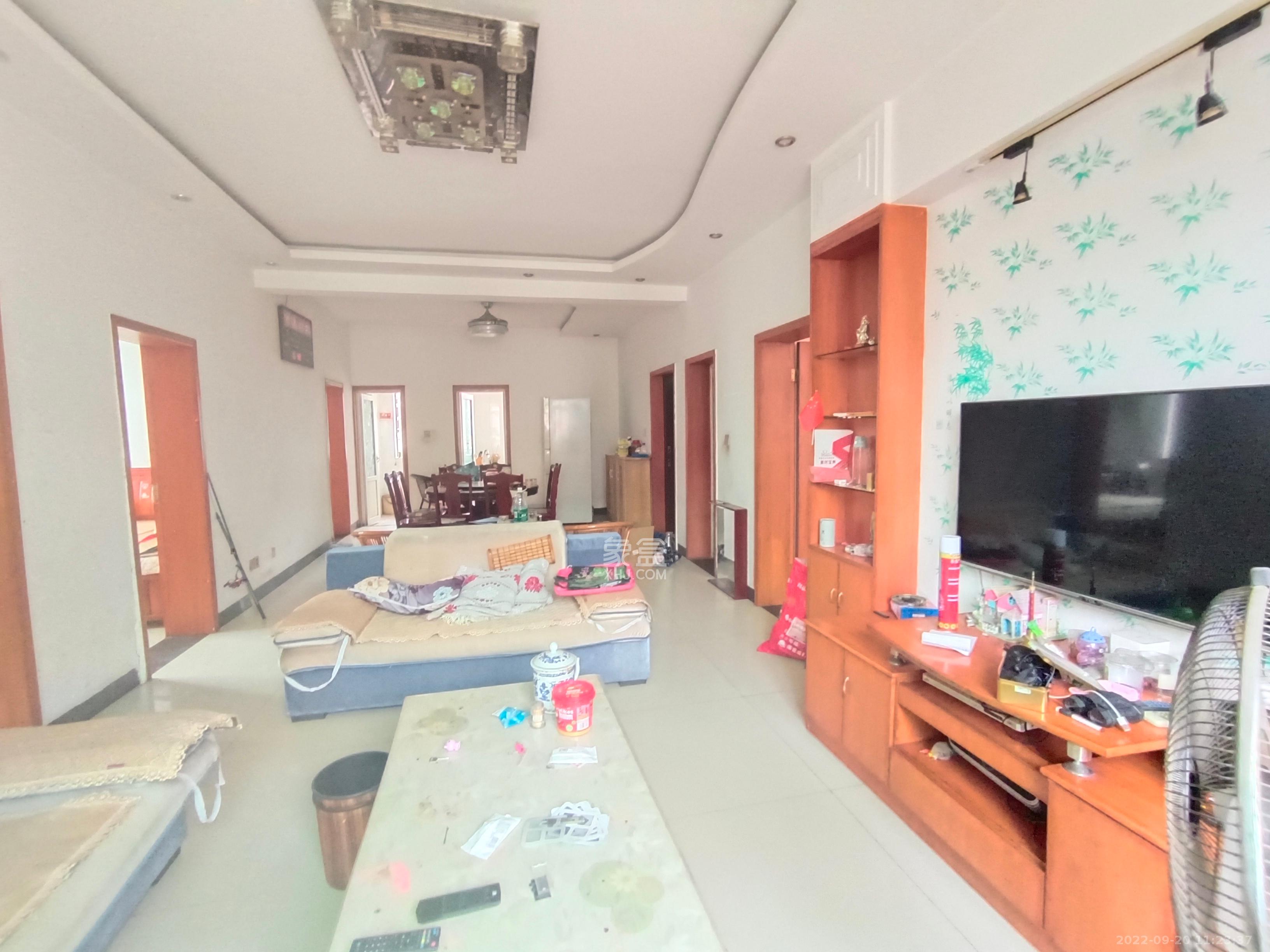 泉塘小区  4室2厅2卫    1800.0元/月室内图