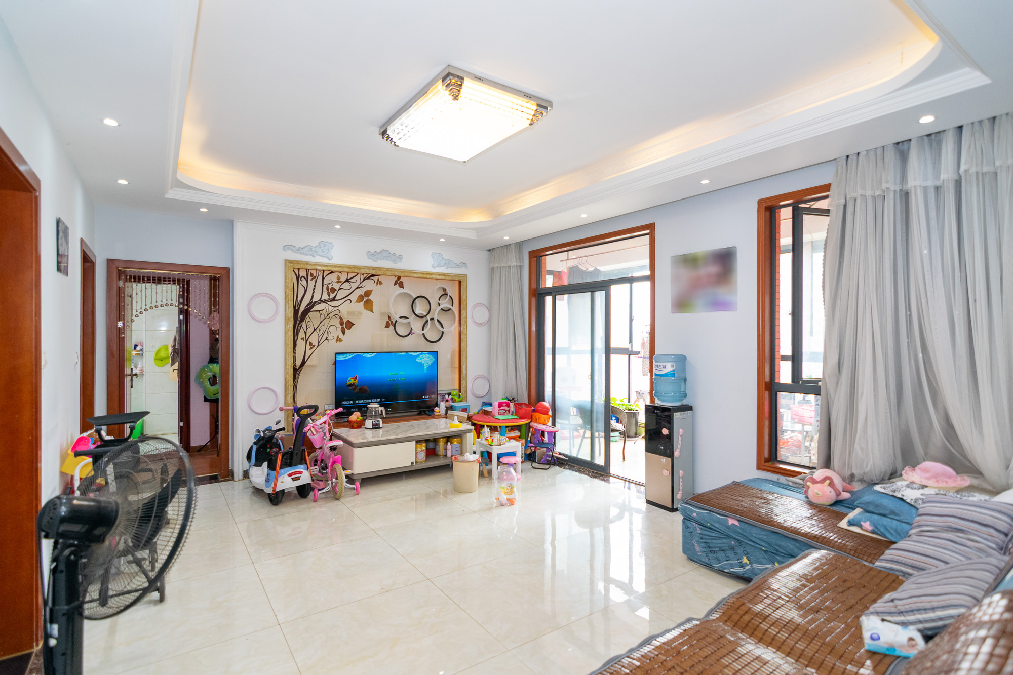 浩龙音乐界  3室2厅1卫    88.0万客厅