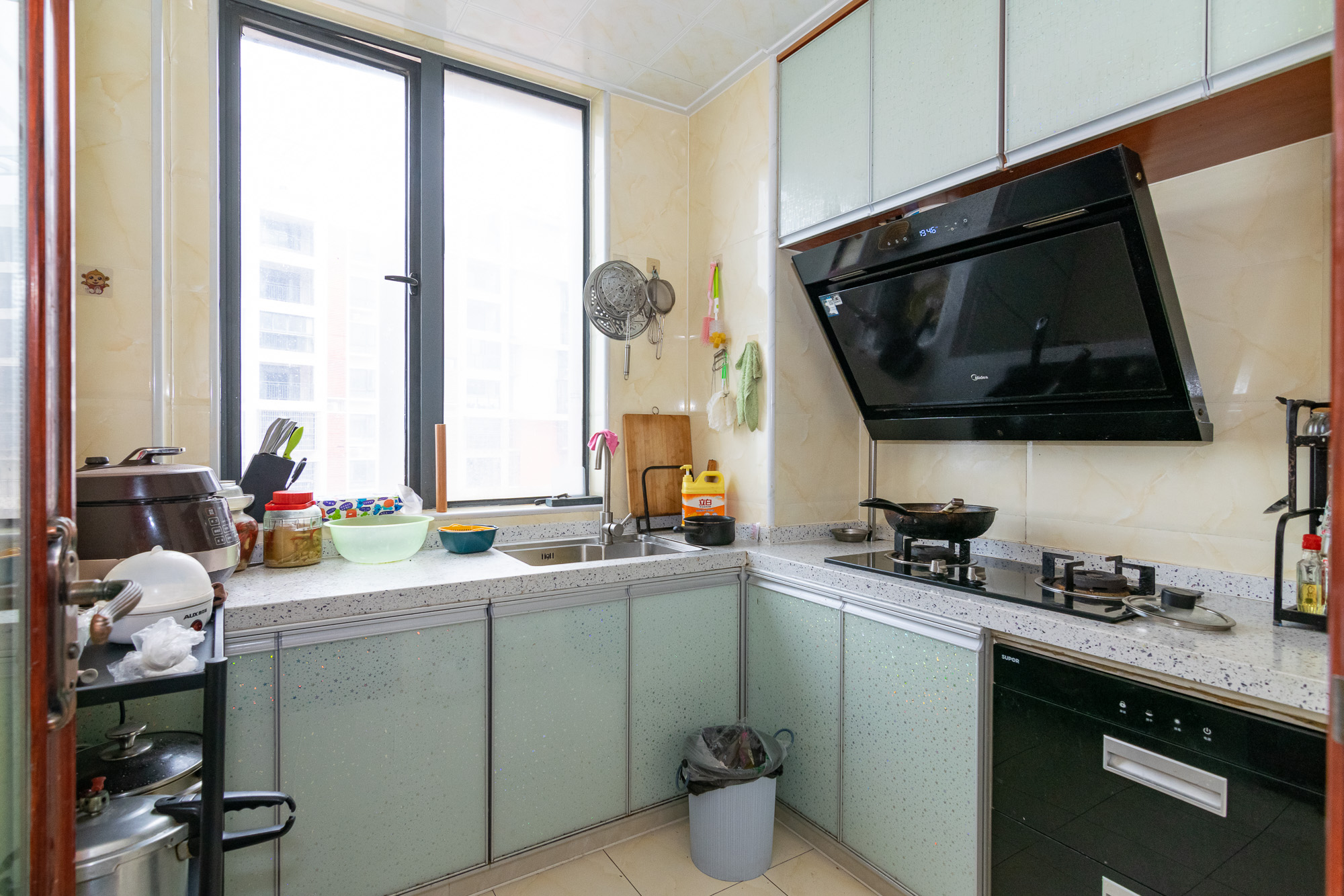 浩龙音乐界 3室2厅1卫 88.0万 浩龙音乐界 3室2厅1卫 88.0万厨房