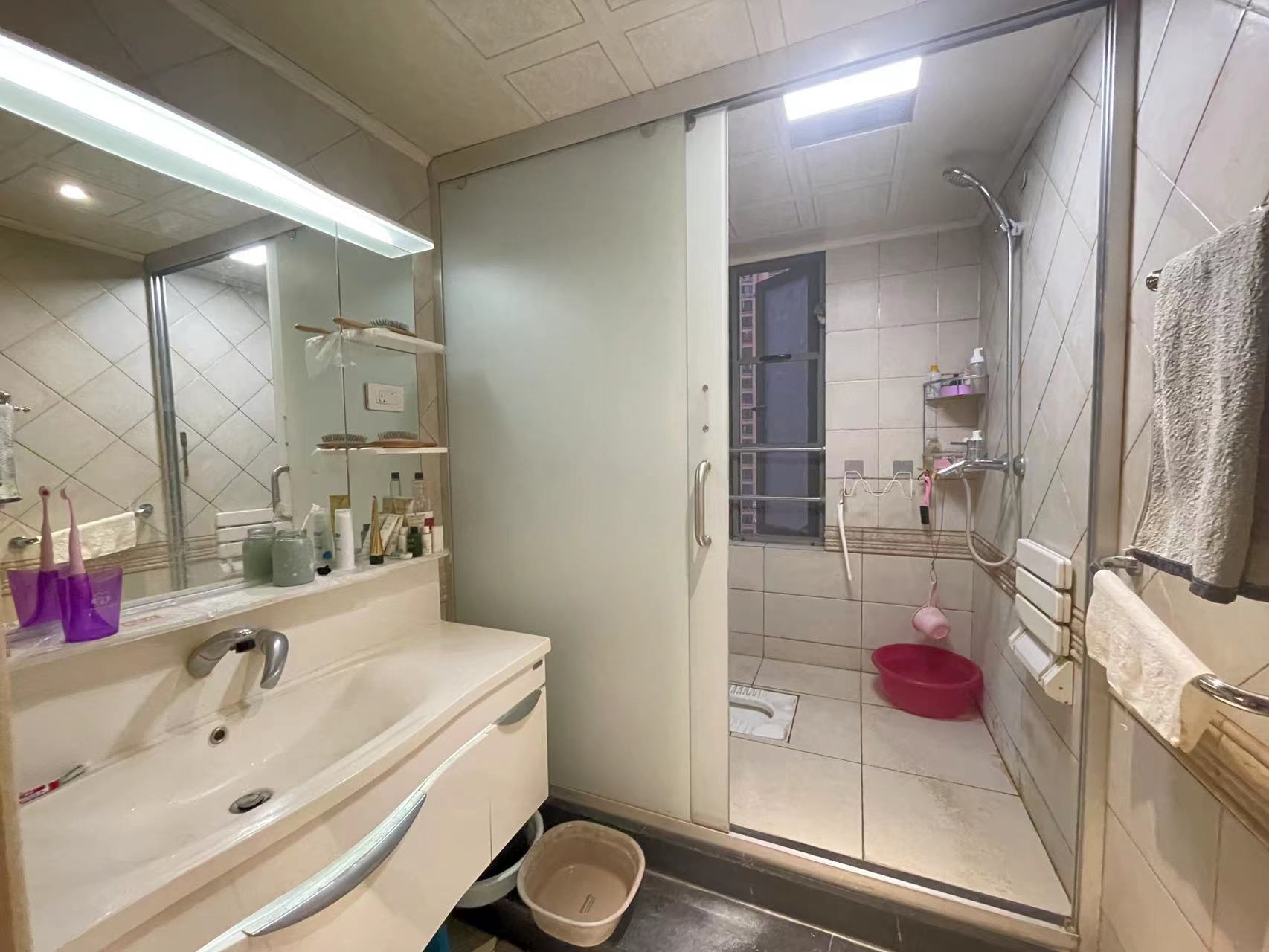 凯旋名门人民中路1006号 4室2厅2卫 128.0万 凯旋名门人民中路1006号 4室2厅2卫 128.0万室内图