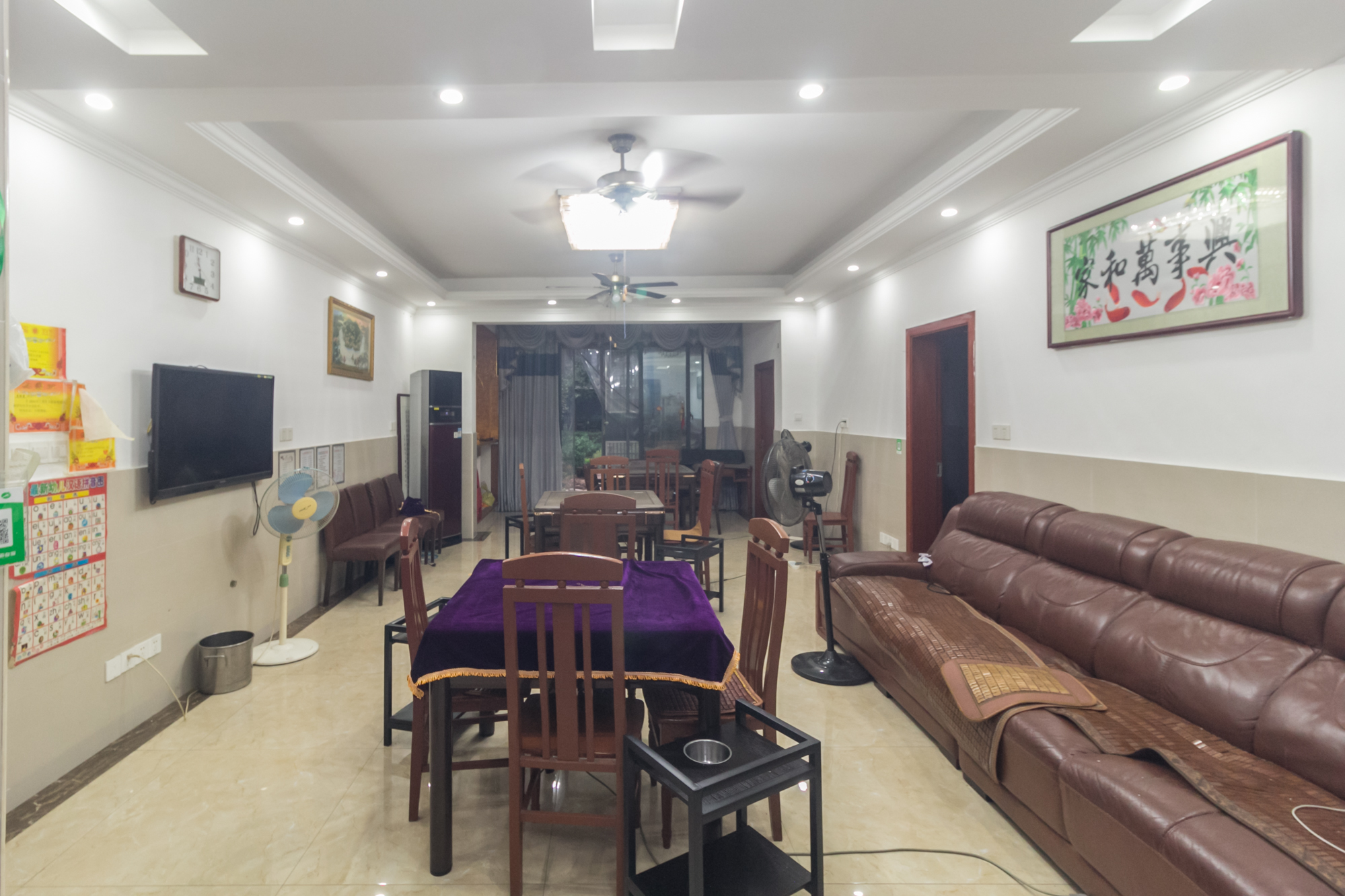 深业睿城  5室2厅2卫    236.64万 深业睿城  5室2厅2卫    236.64万客厅