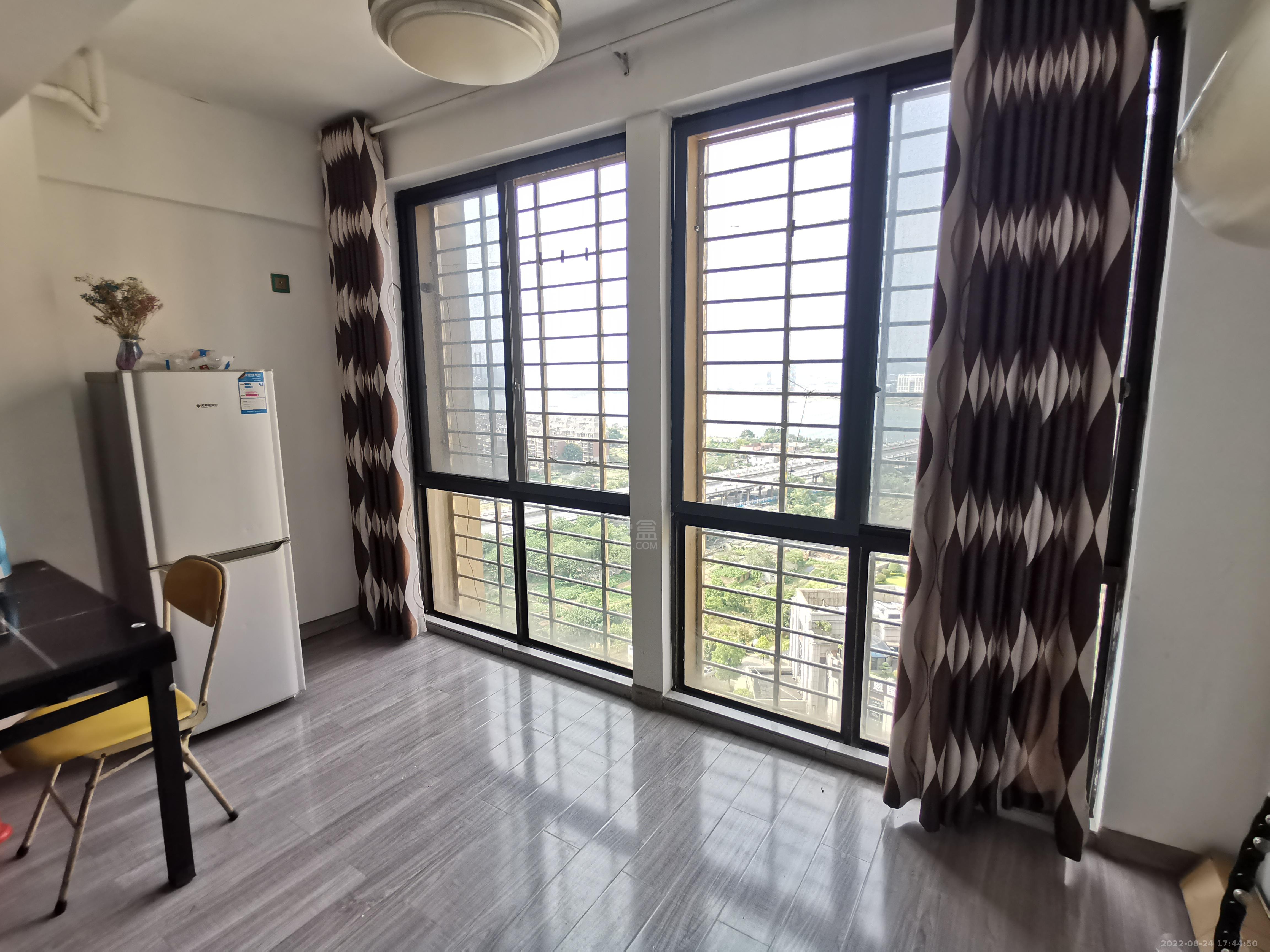 旺城天悦领秀香江  2室2厅1卫    65.0万 旺城天悦领秀香江  2室2厅1卫    65.0万室内图