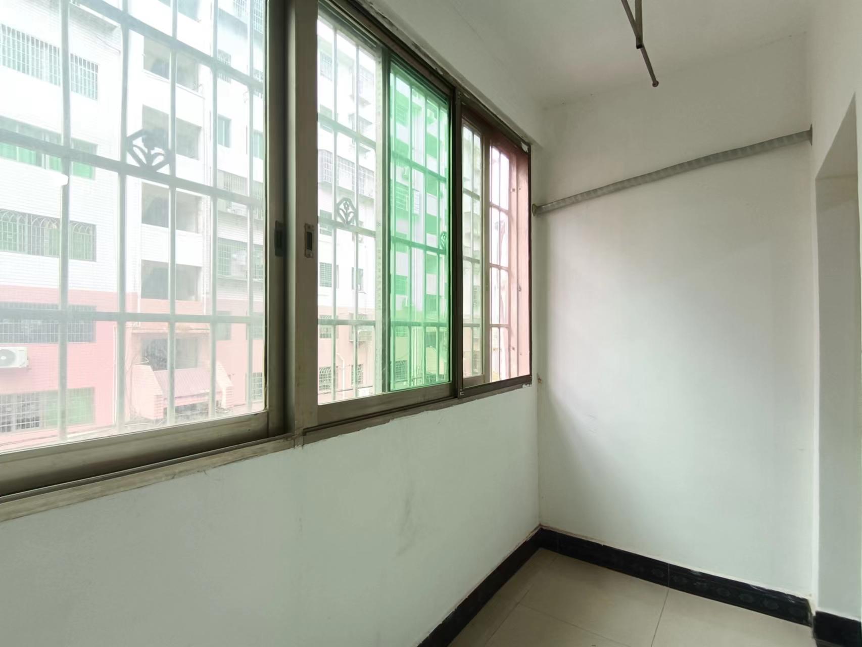 蒸湘世纪城拆迁楼(同心苑) 3室2厅1卫 1300.00元/月 蒸湘世纪城拆迁楼(同心苑) 3室2厅1卫 1300.00元/月室内图