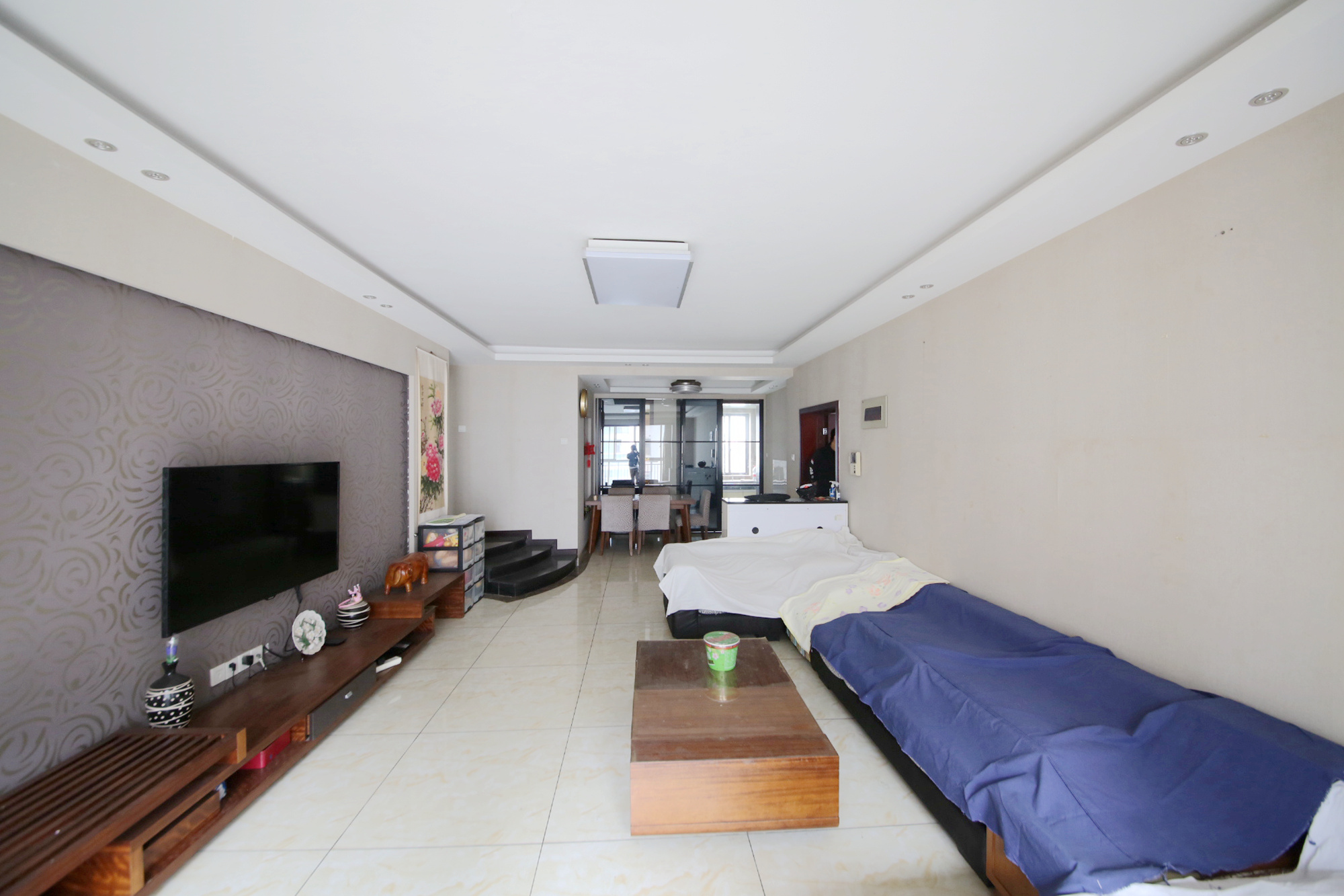 长房东郡  3室2厅1卫    149.0万 长房东郡  3室2厅1卫    149.0万客厅