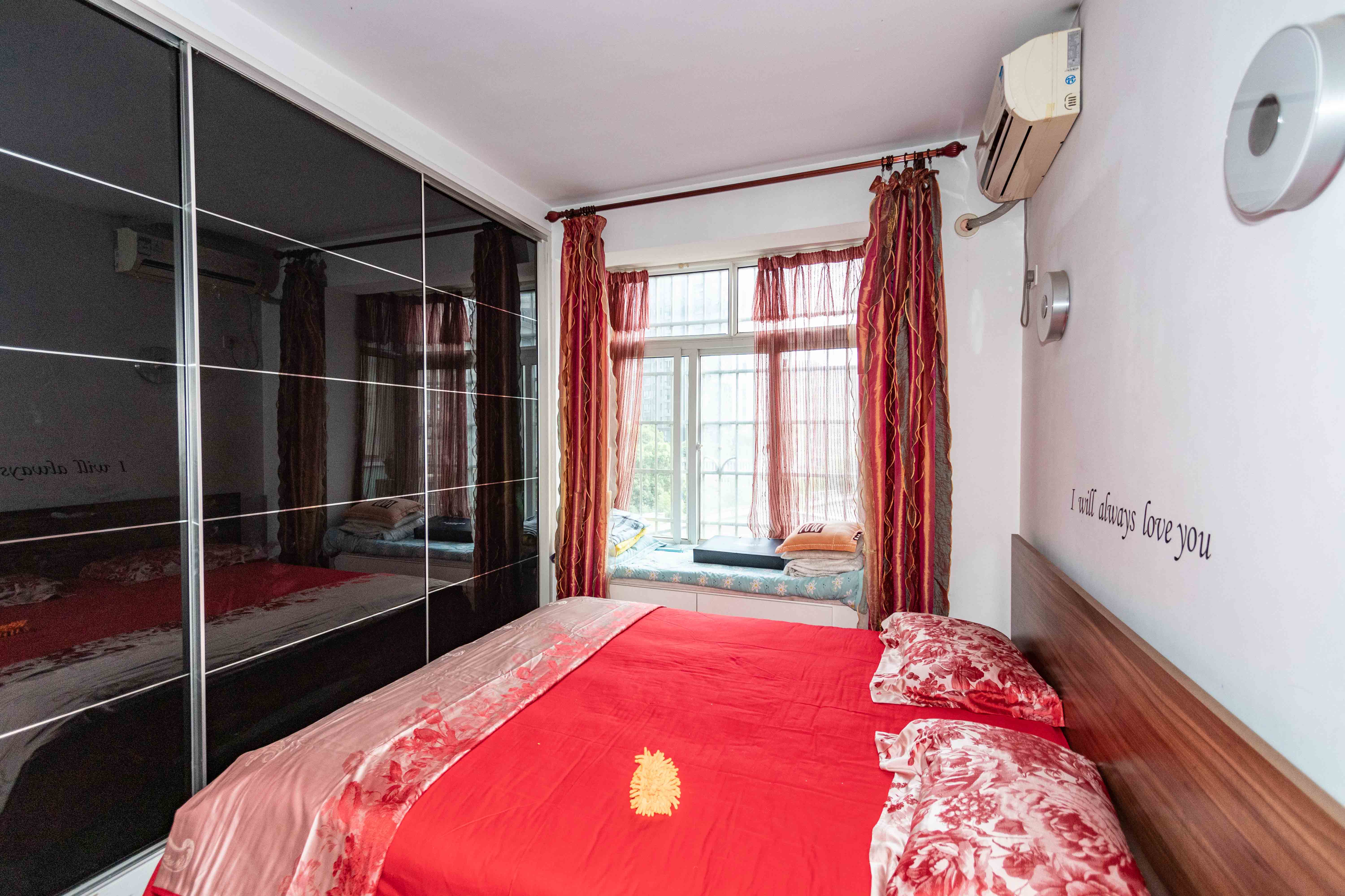 鄱阳小区  3室2厅1卫    56.0万卧室