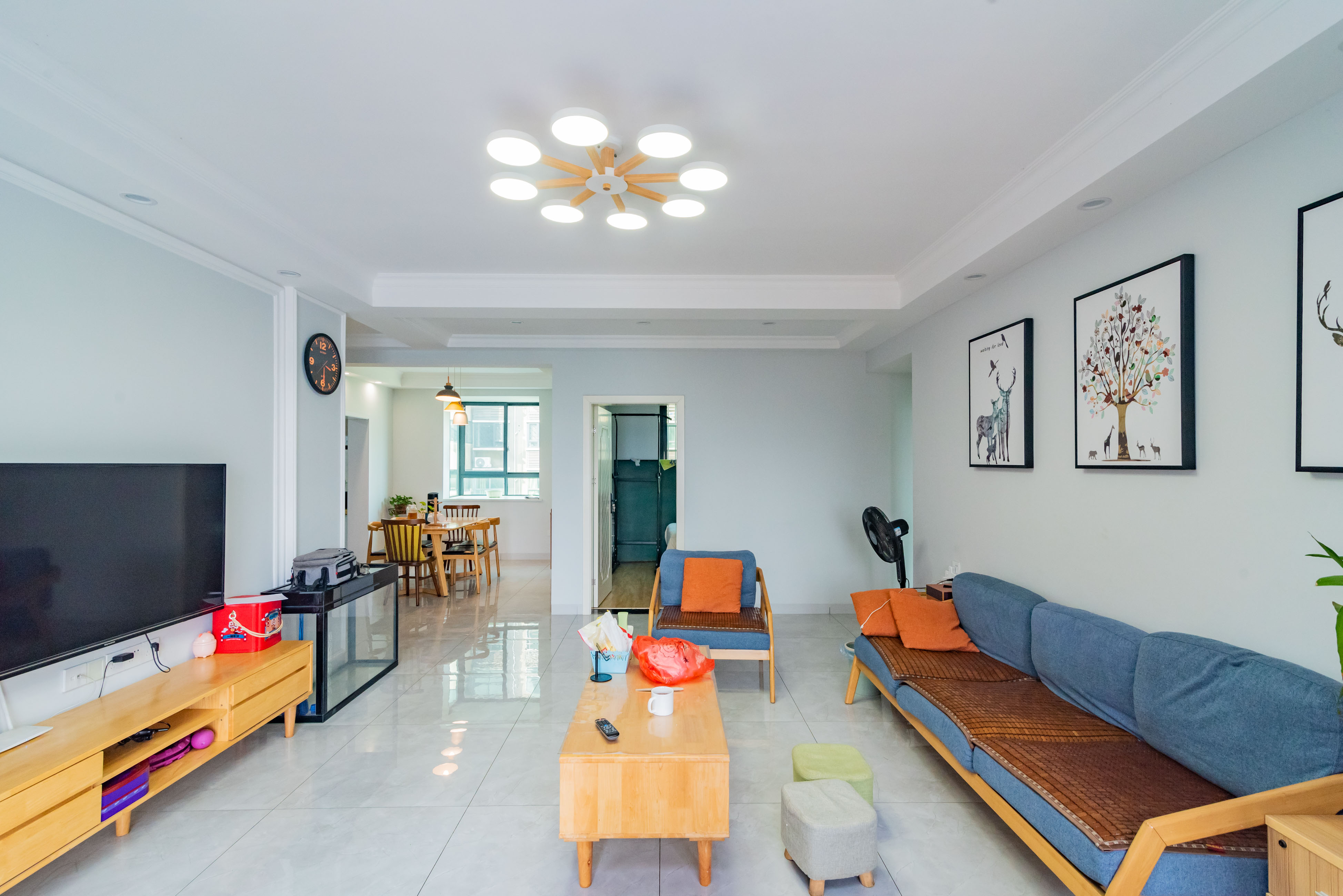 申湘宽境 3室2厅2卫 85.0万 申湘宽境 3室2厅2卫 85.0万客厅