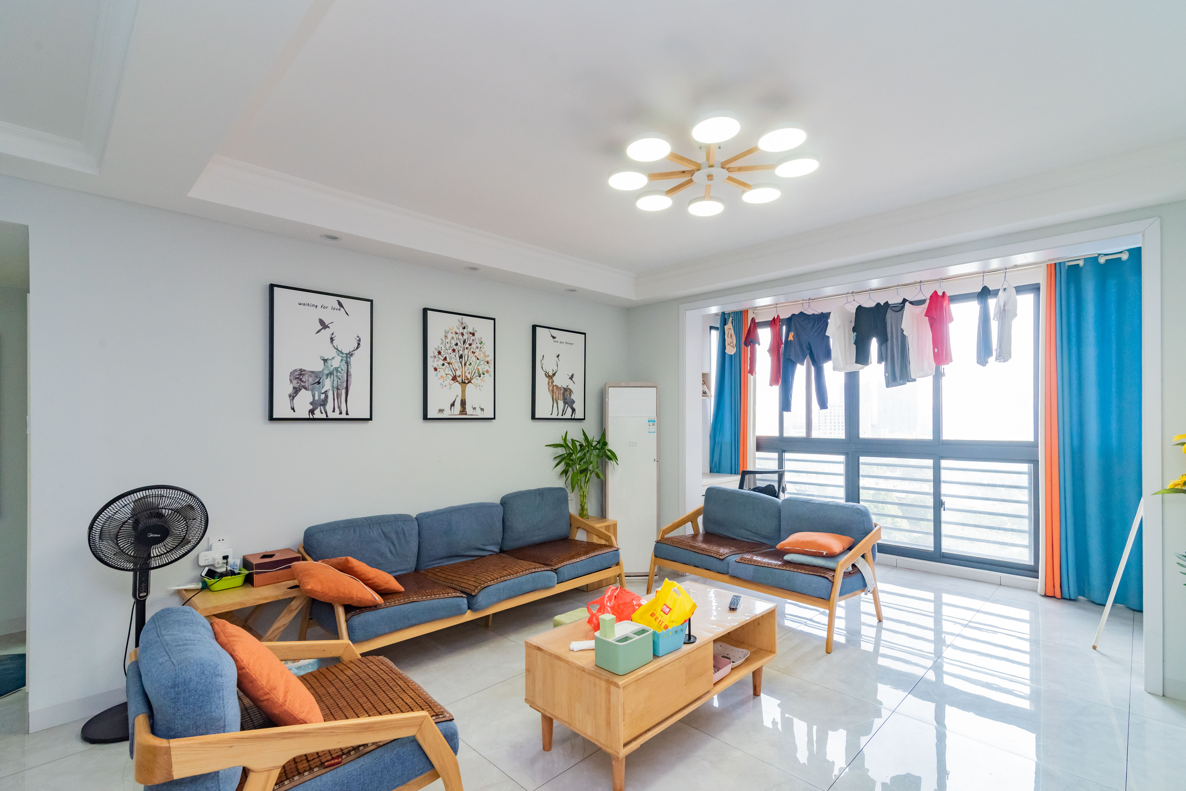 申湘宽境 3室2厅2卫 85.0万 申湘宽境 3室2厅2卫 85.0万客厅