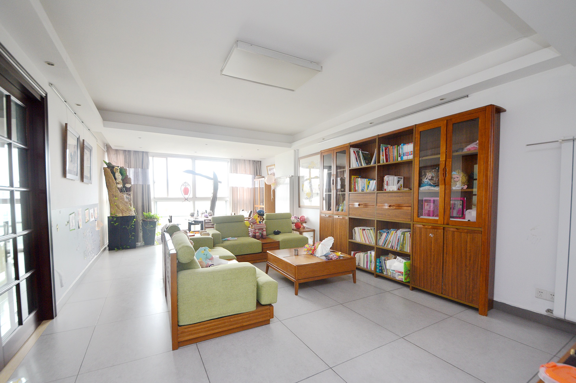 建鸿达华都（华都小户型及大华写字楼）  4室2厅2卫   380.00万客厅