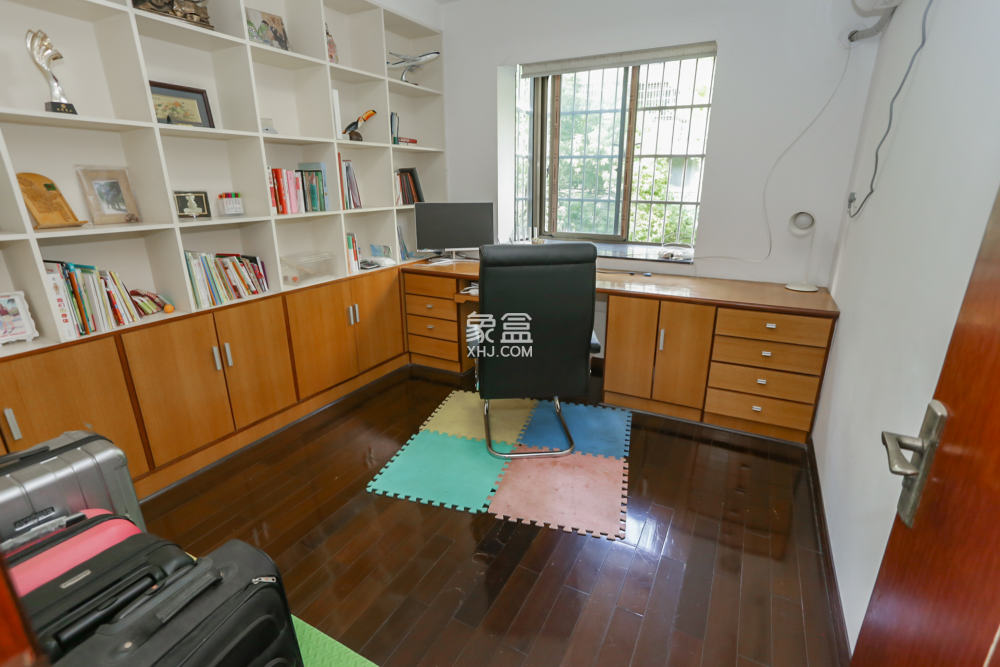 金峰小區(qū)北院  2室2廳1衛(wèi)   103.80萬(wàn)