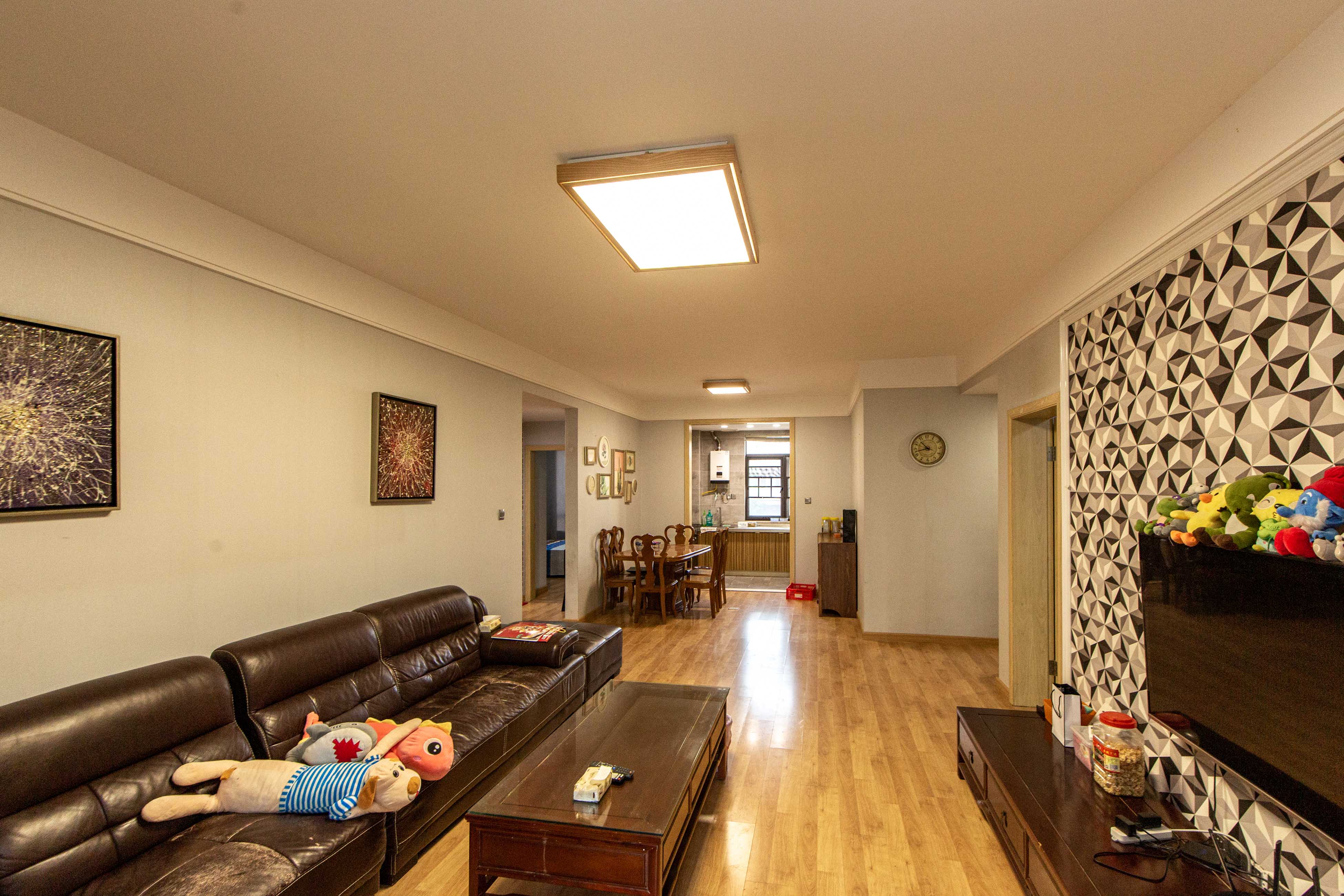 旭辉国际广场（永升商业广场）  4室2厅2卫    270.0万客厅