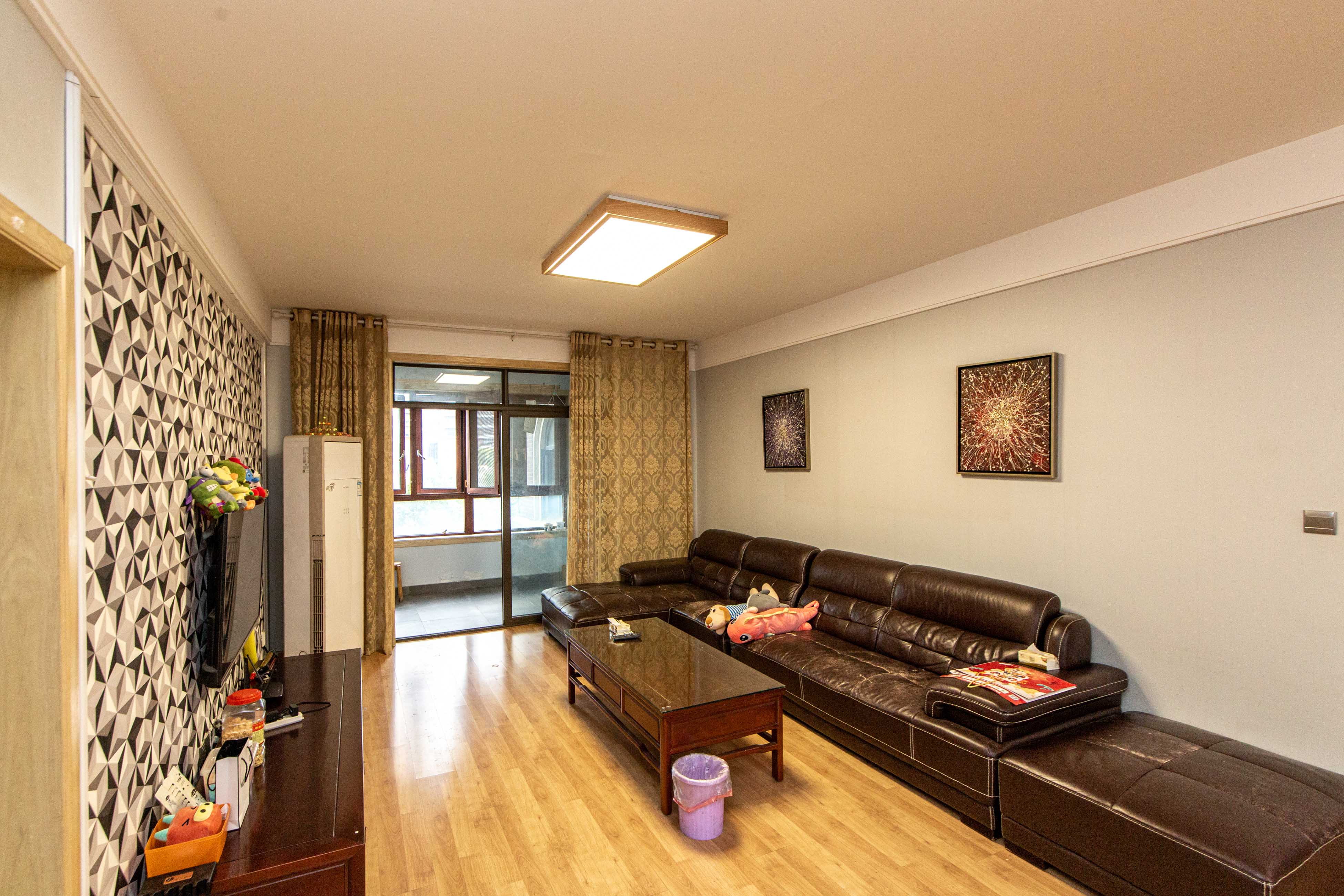 旭辉国际广场（永升商业广场）  4室2厅2卫    270.0万客厅