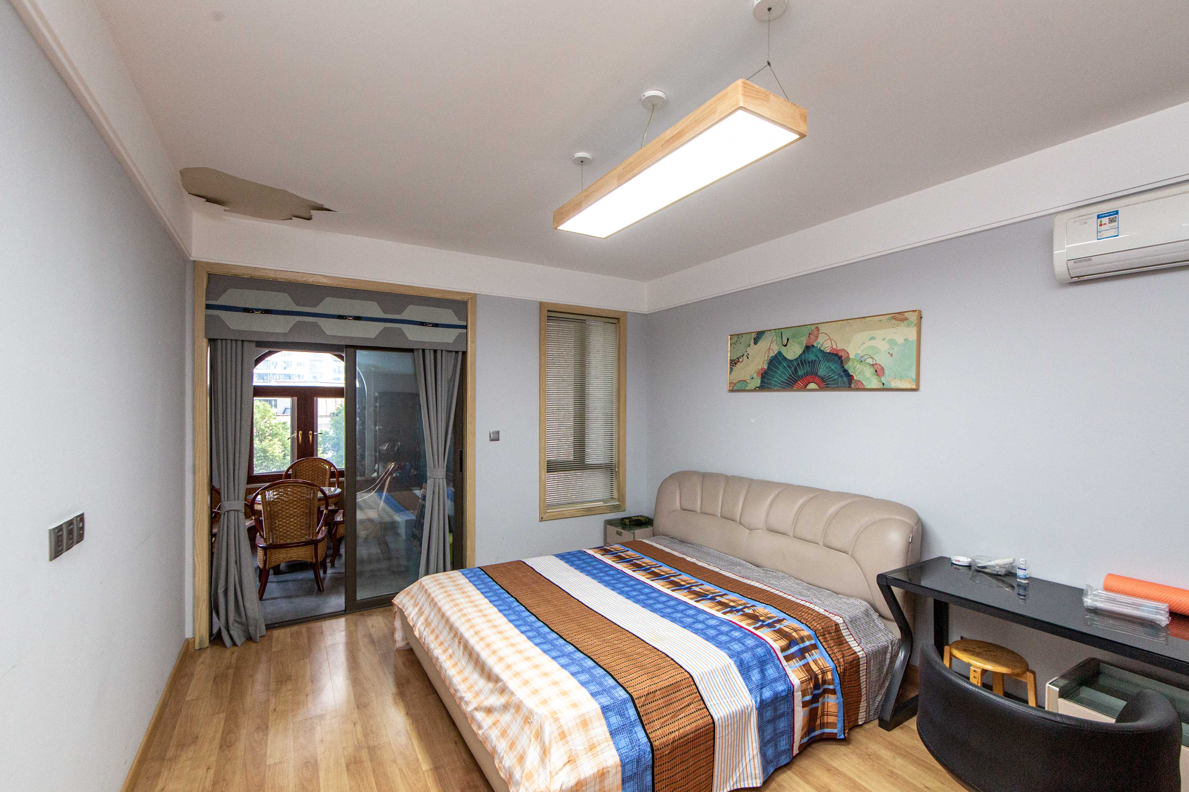 旭辉国际广场（永升商业广场）  4室2厅2卫    270.0万卧室