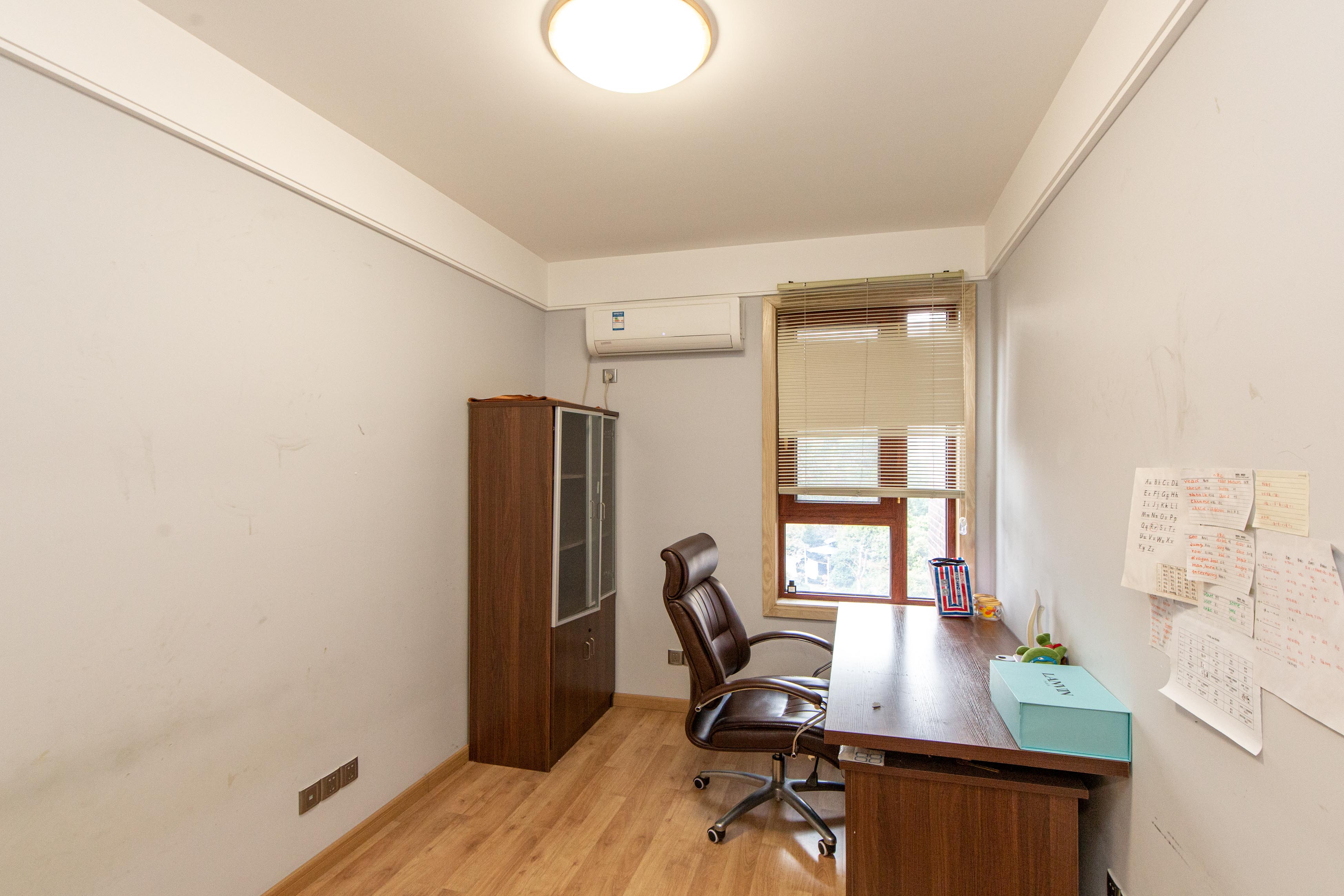 旭辉国际广场（永升商业广场）  4室2厅2卫    270.0万卧室