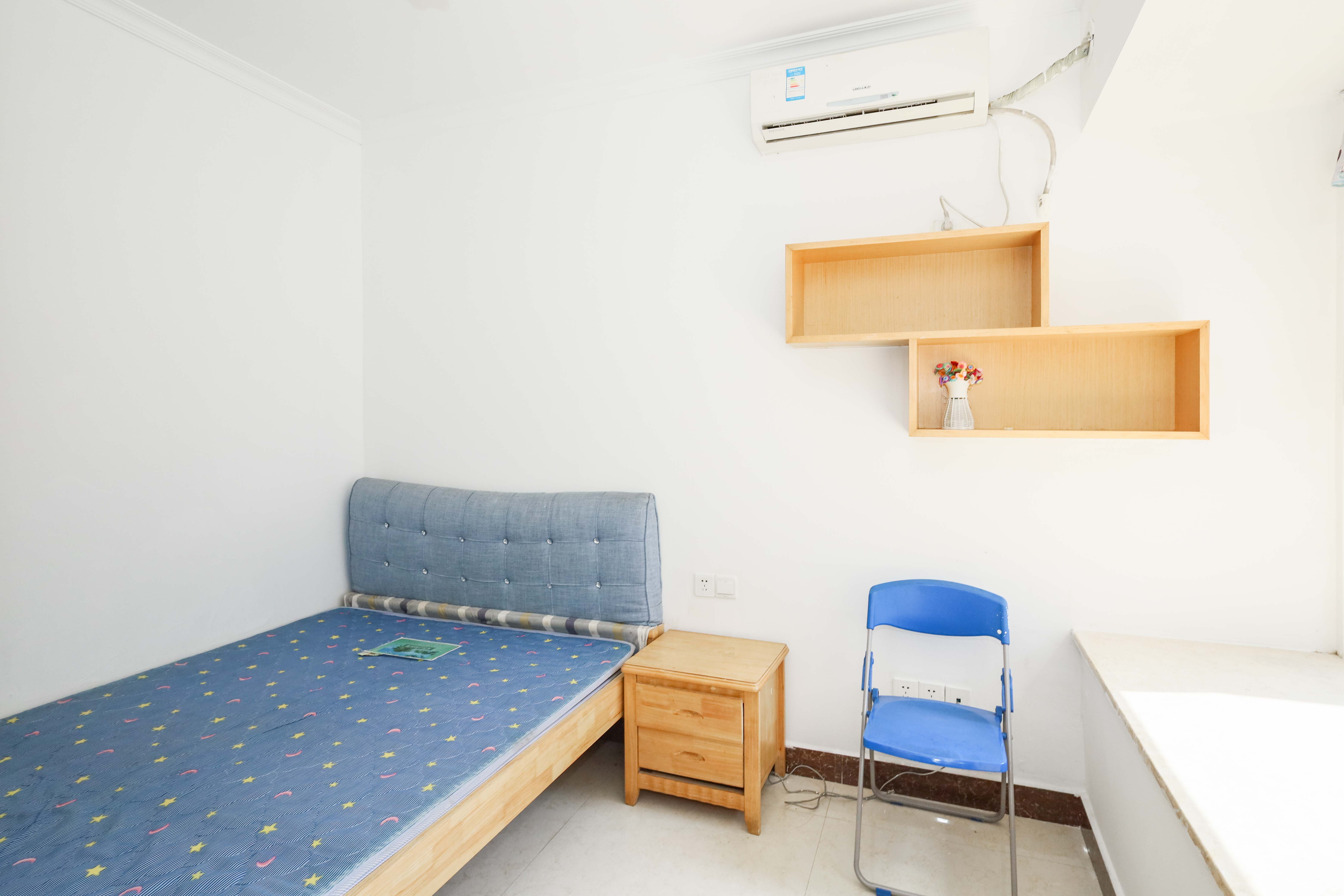 保利麓谷林语D区  2室2厅1卫   80.00万卧室