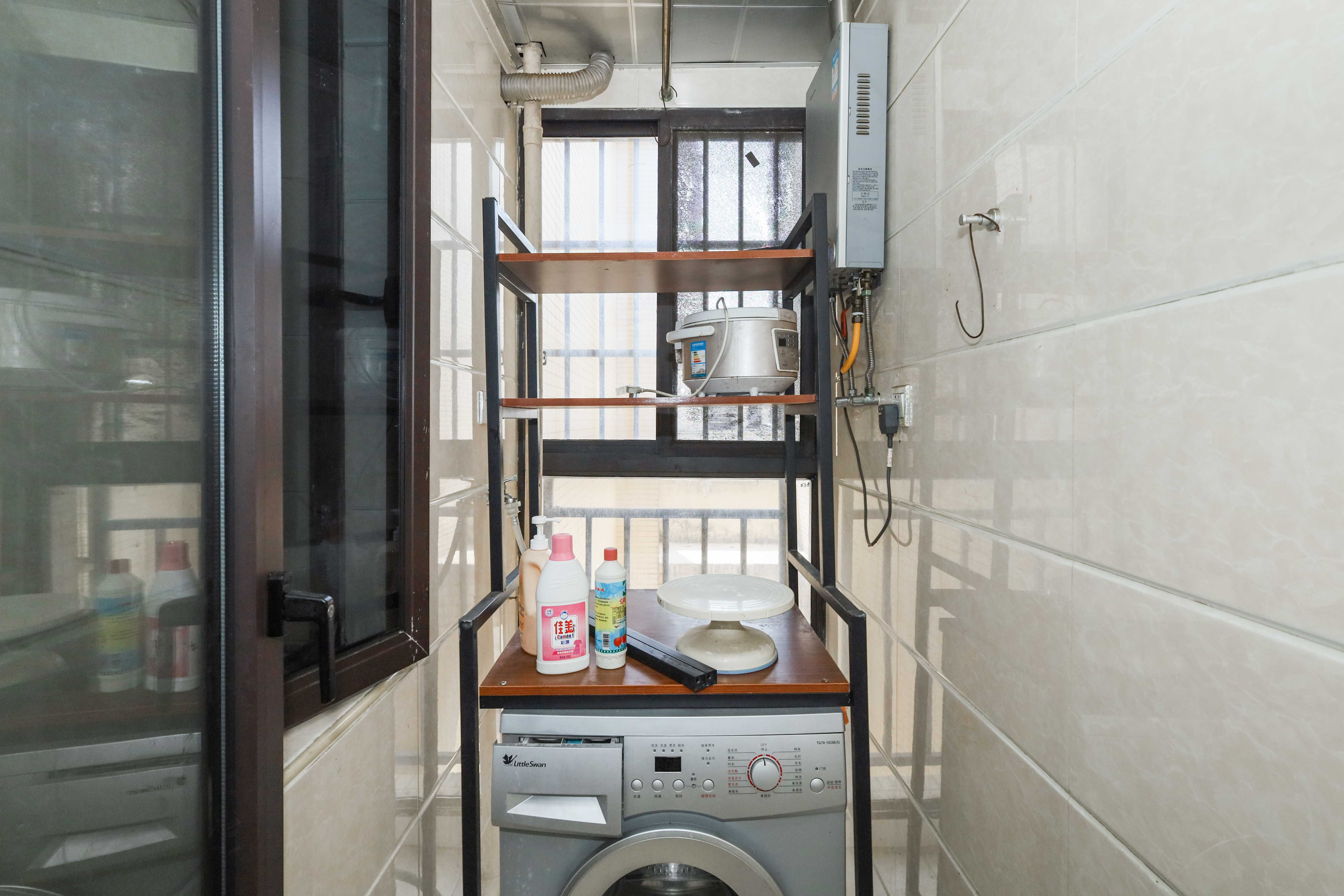 保利麓谷林语D区  2室2厅1卫   80.00万阳台