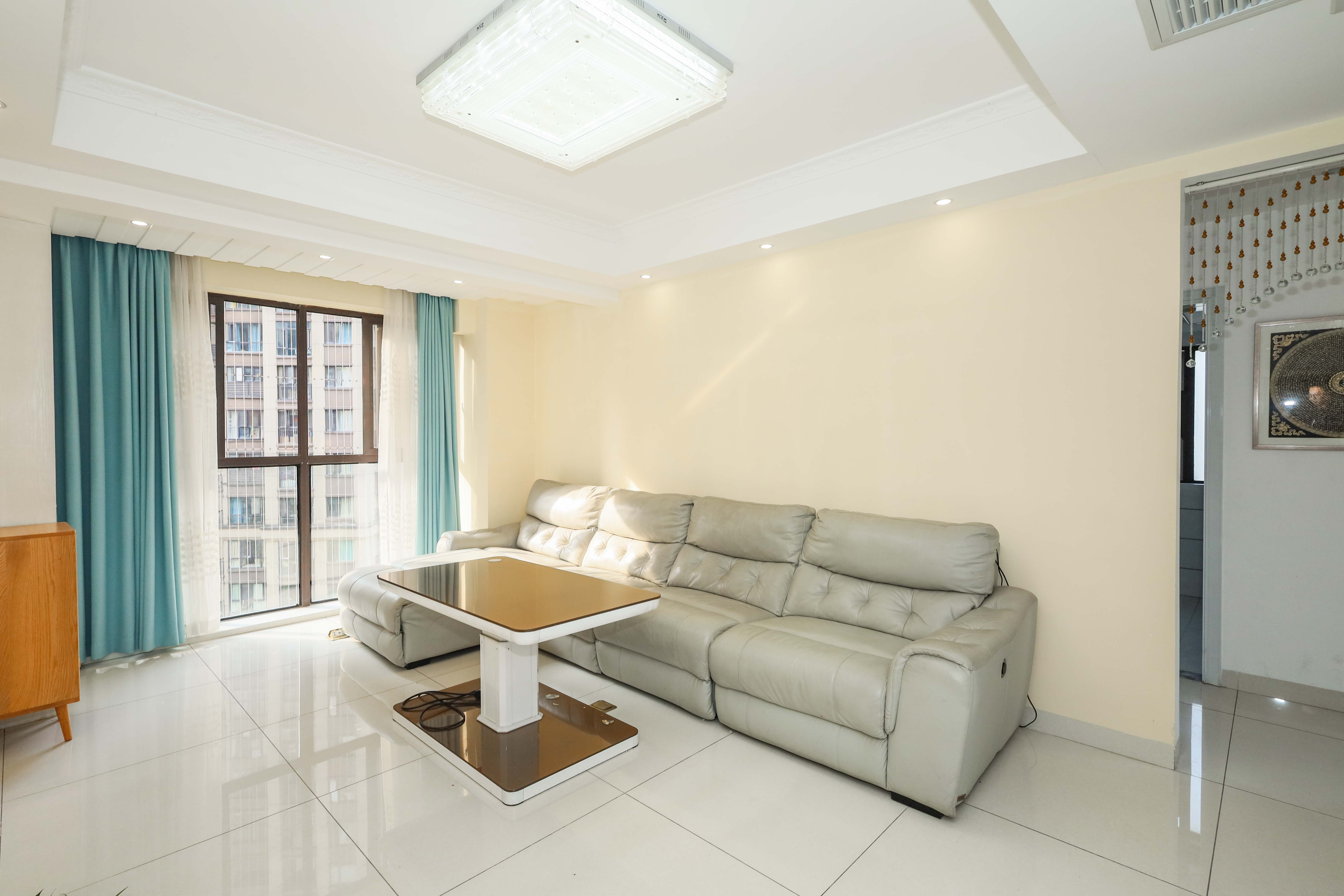 和泓梅溪四季  4室2厅1卫    188.0万客厅