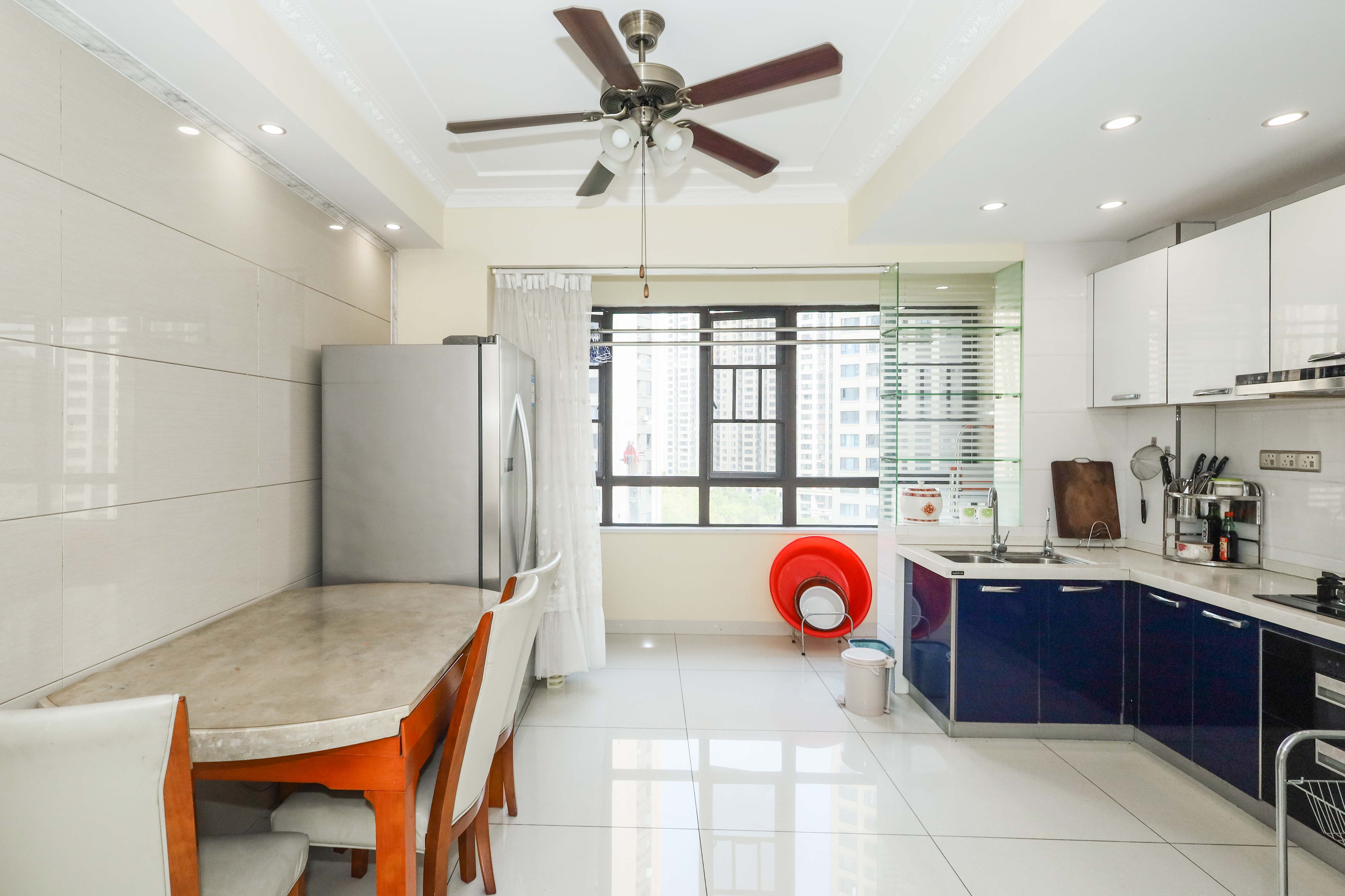 和泓梅溪四季  4室2厅1卫    188.0万客厅