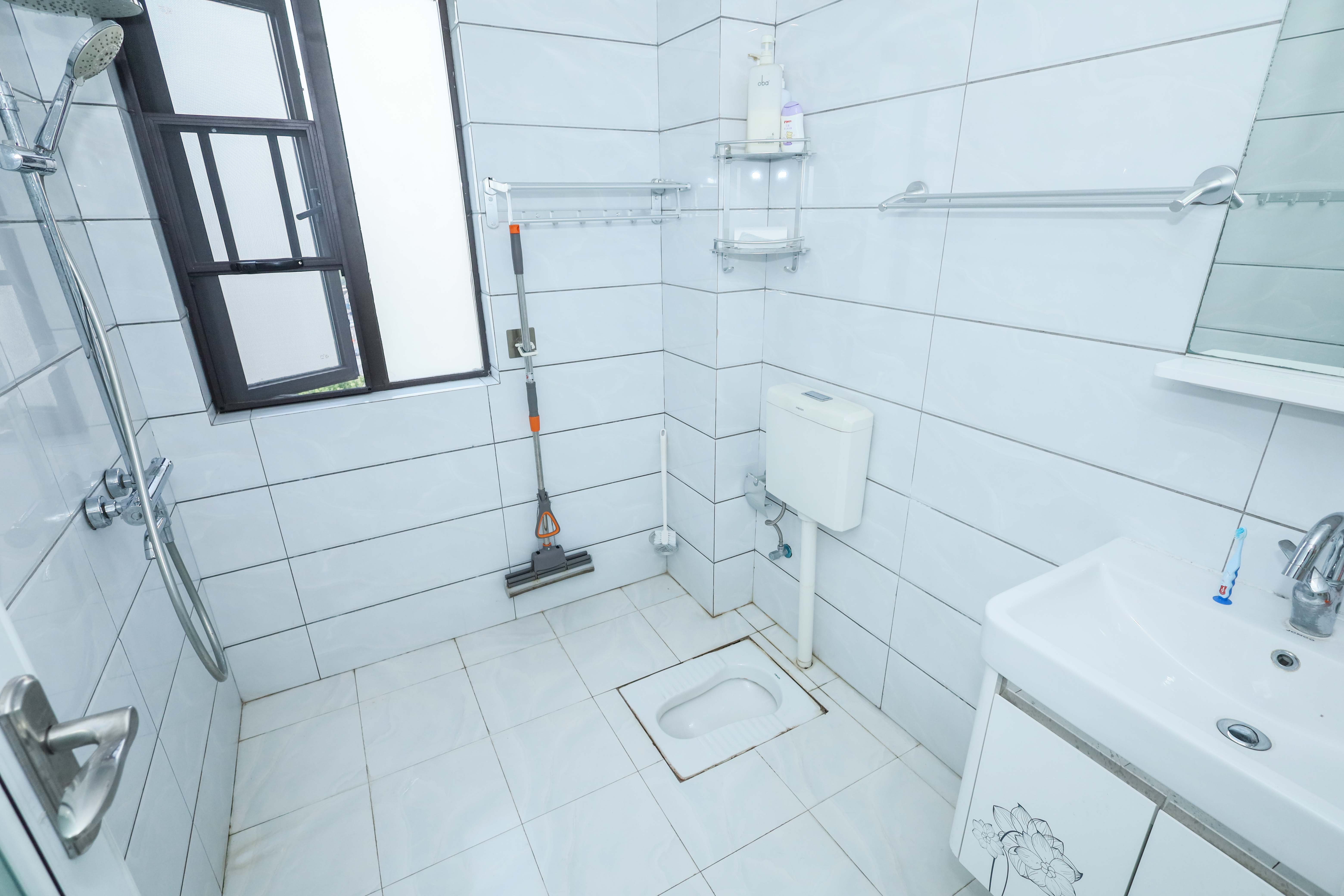 和泓梅溪四季  4室2厅1卫    188.0万卫生间