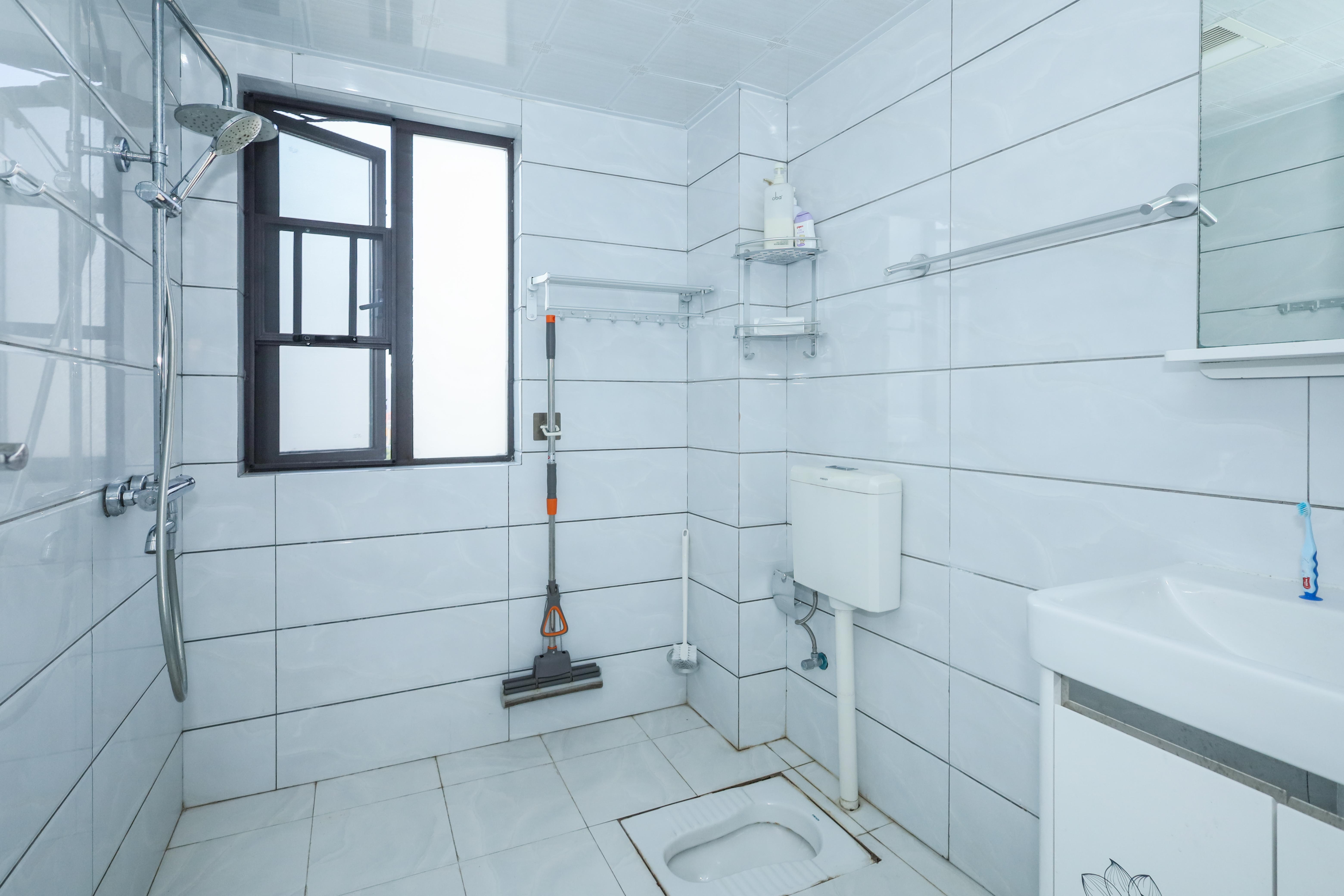 和泓梅溪四季  4室2厅1卫    188.0万卫生间