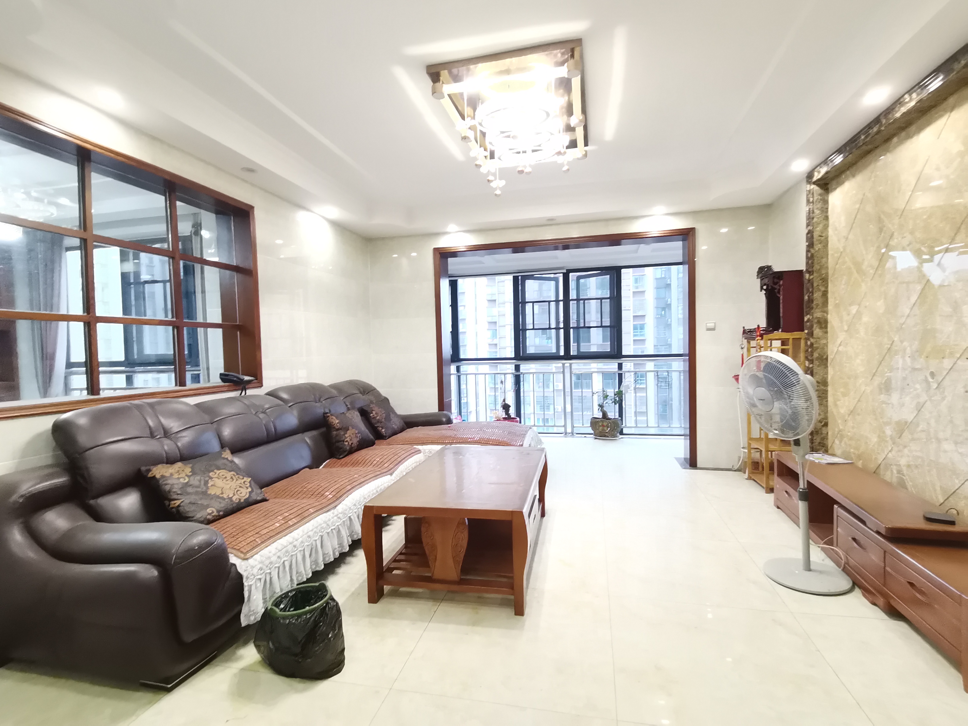 时代云龙城小区 5室2厅2卫 98.00万 时代云龙城小区 5室2厅2卫 98.00万室内图