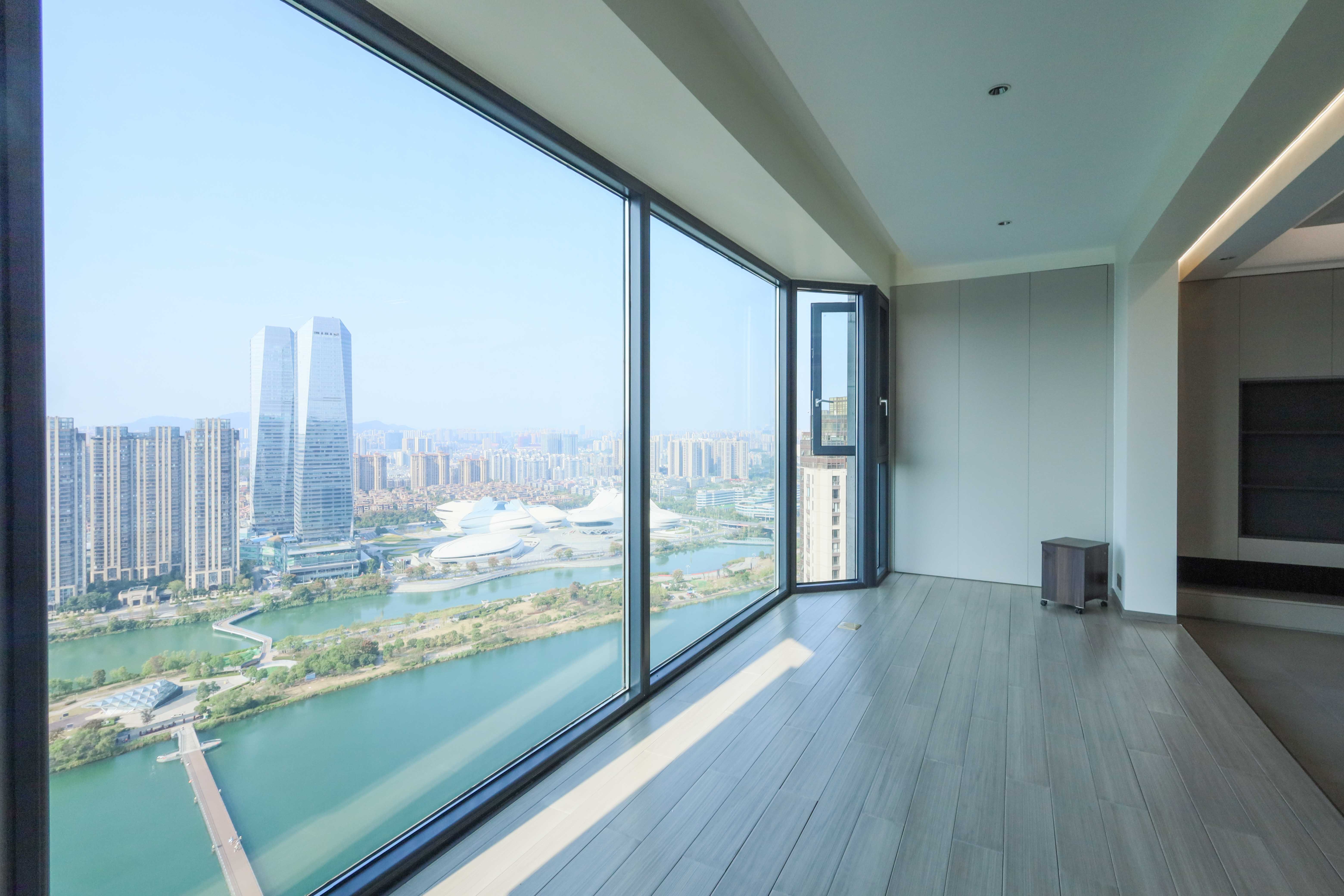 中海梅溪湖壹号  4室2厅3卫   700.00万阳台