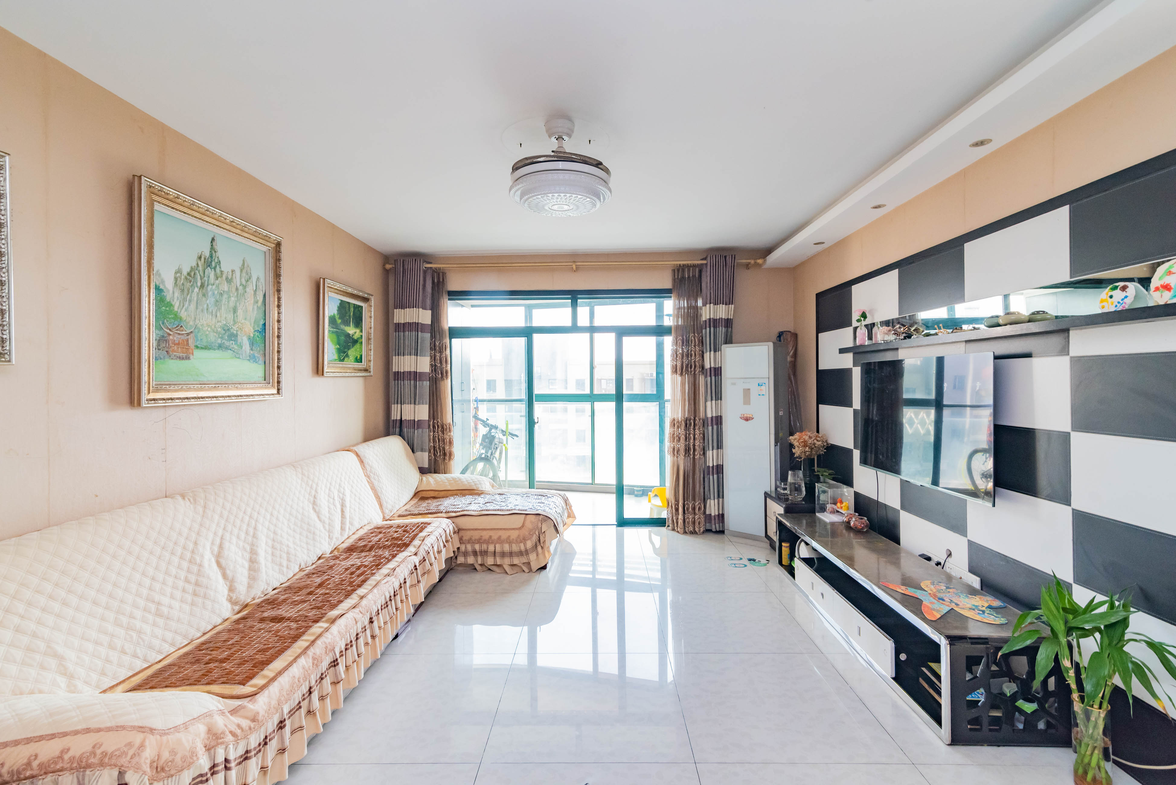 才子佳苑一期/二期 3室2厅1卫 68.0万 才子佳苑一期/二期 3室2厅1卫 68.0万客厅