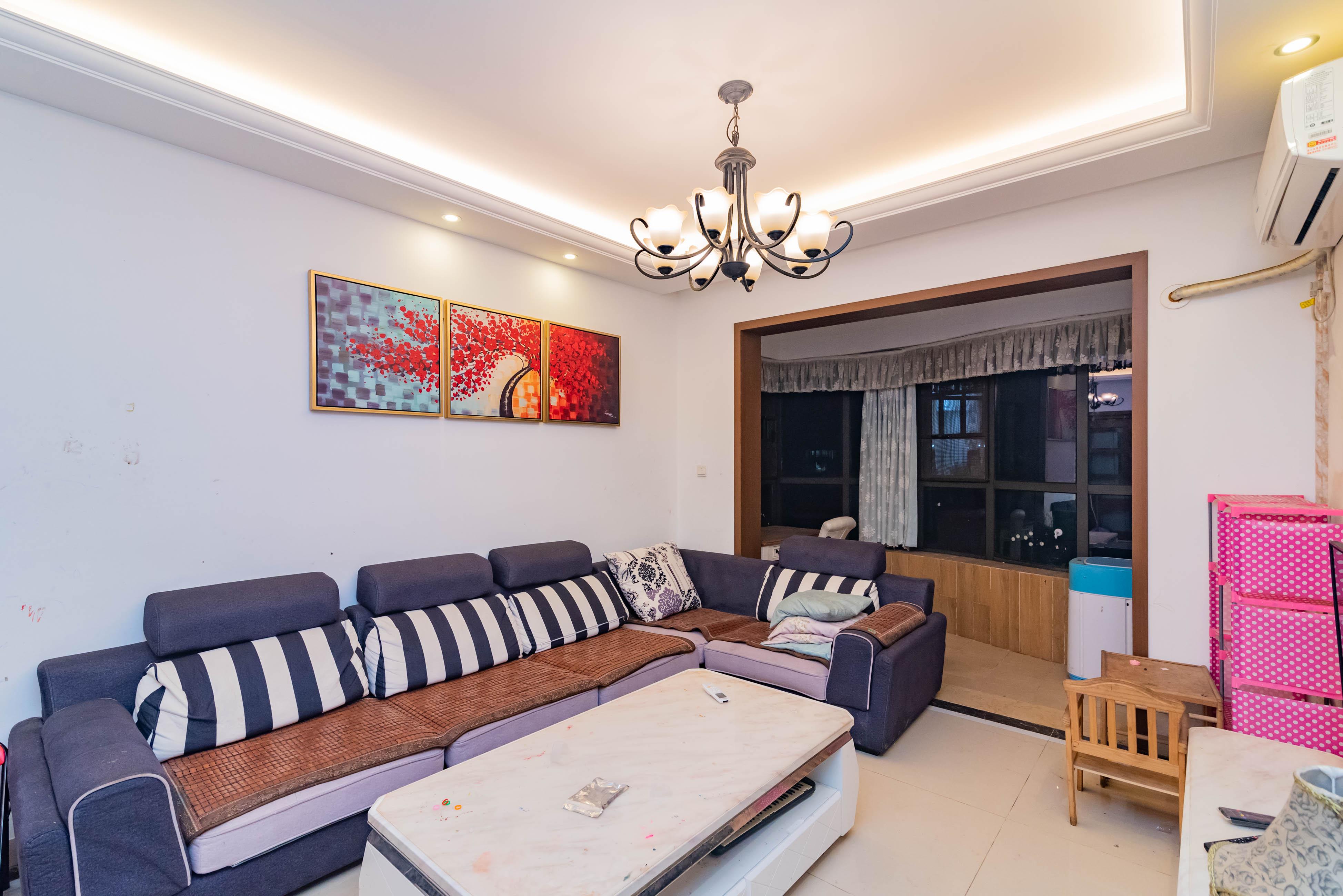 旺德府恺悦国际 4室2厅2卫 100.00万 旺德府恺悦国际 4室2厅2卫 100.00万客厅