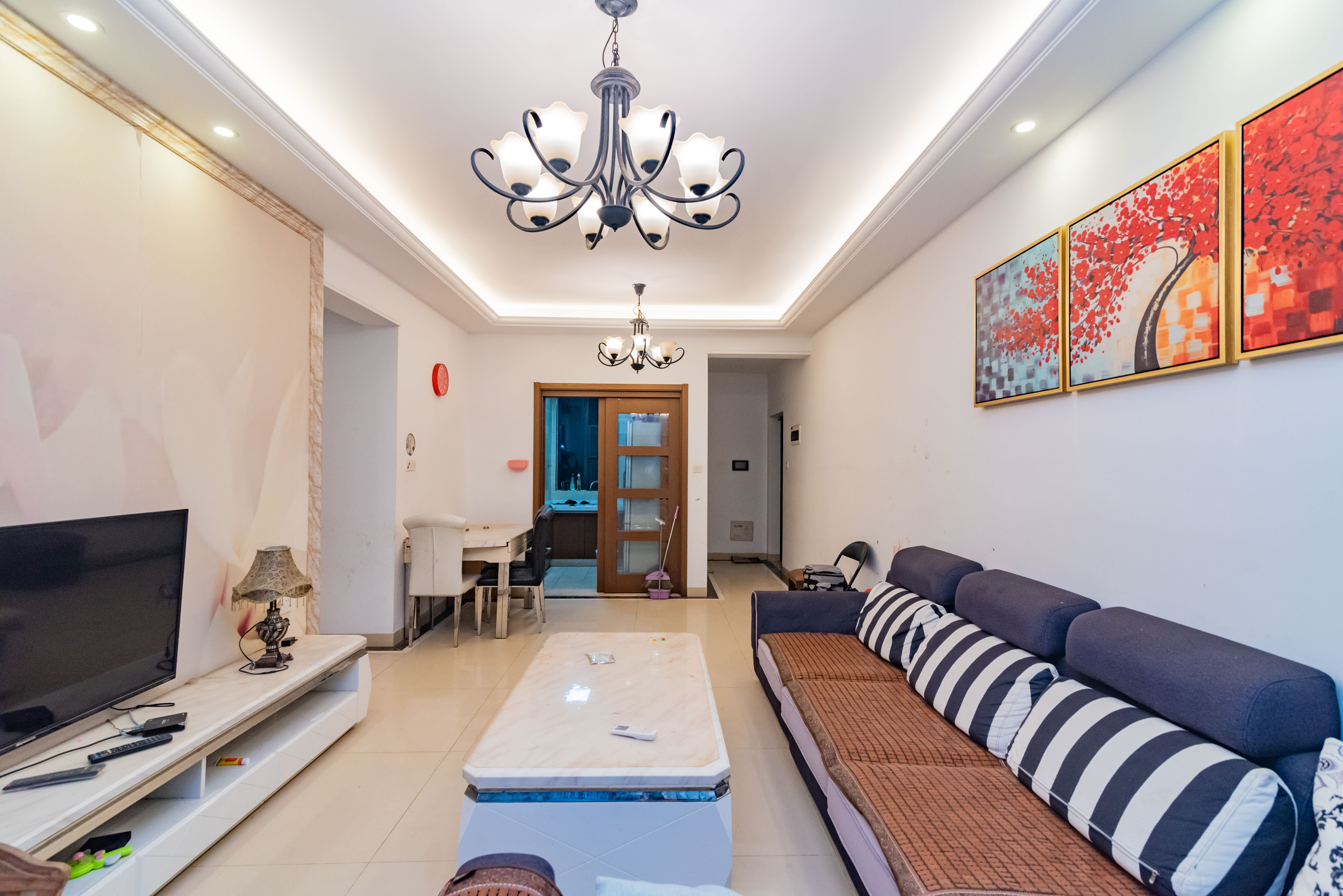 旺德府恺悦国际  4室2厅2卫   100.00万客厅