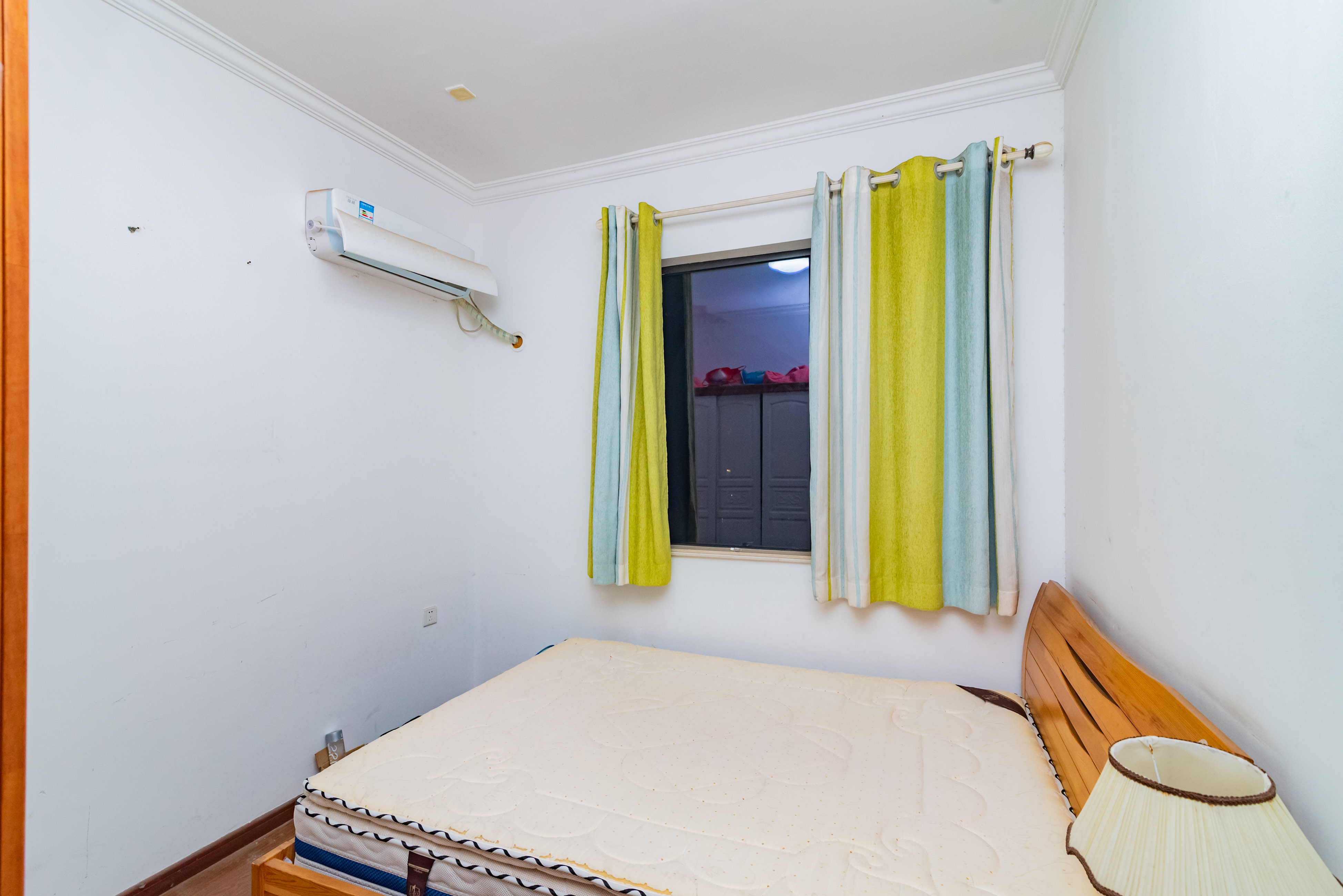 旺德府恺悦国际  4室2厅2卫   100.00万卧室