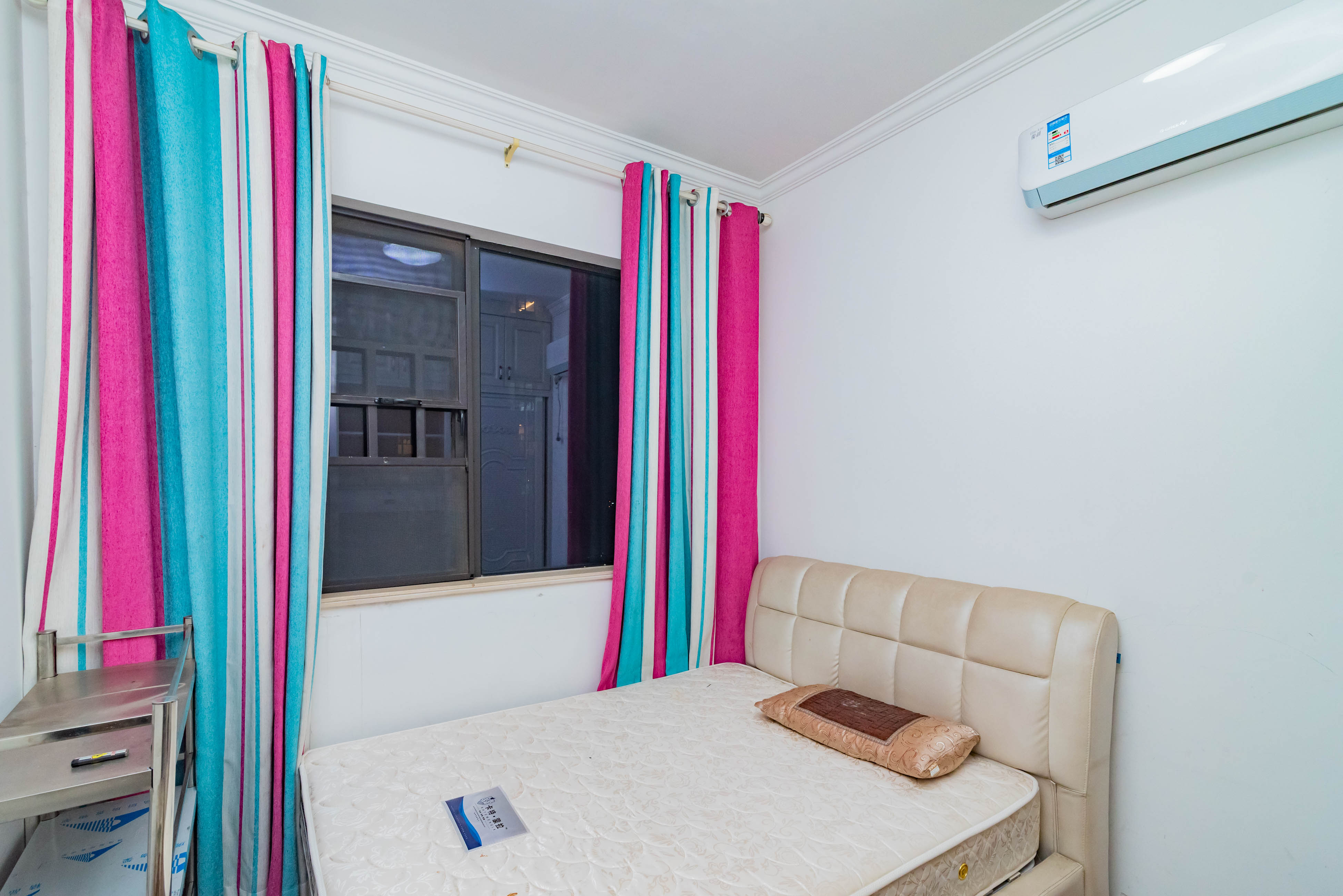 旺德府恺悦国际  4室2厅2卫   100.00万卧室