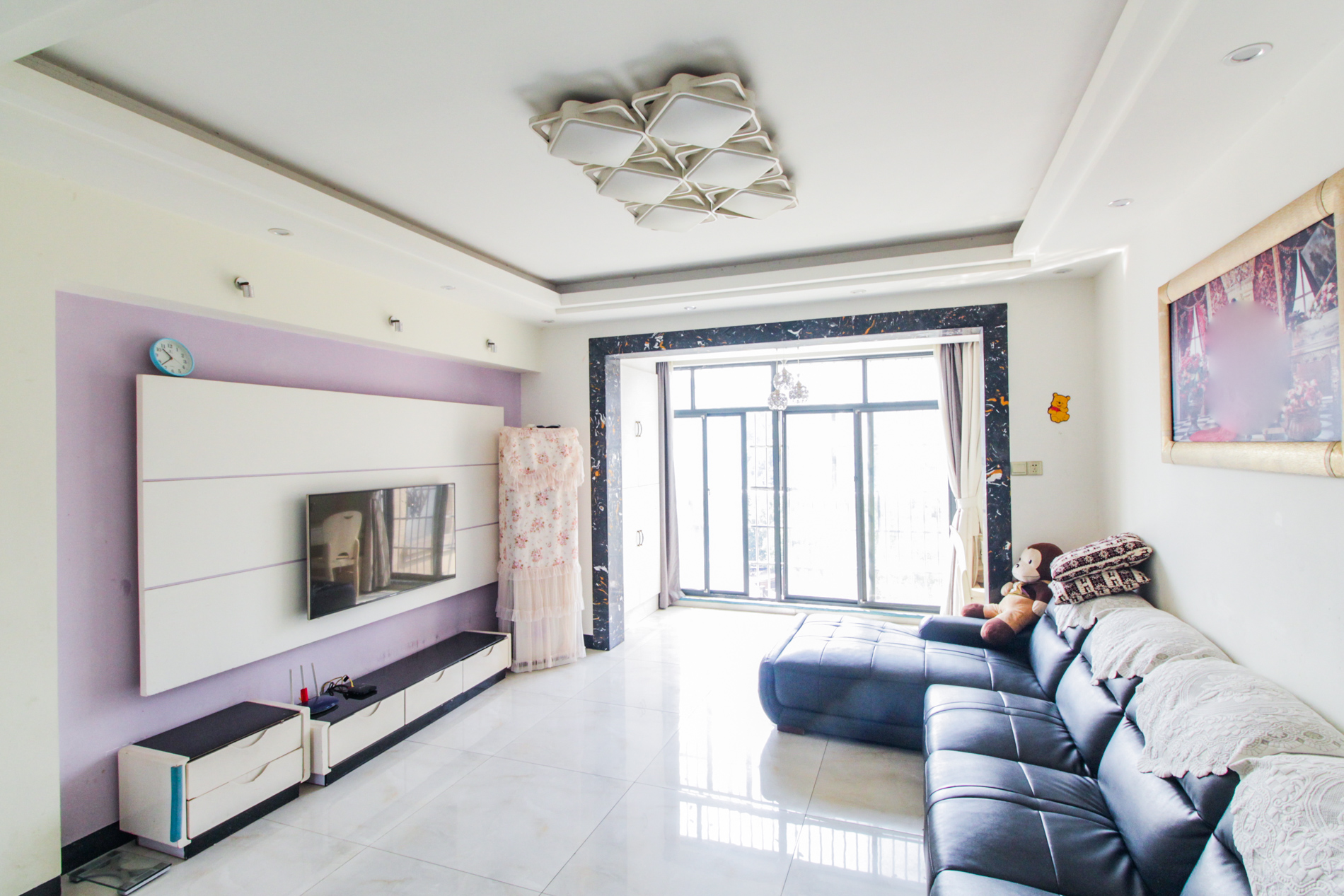 丰园城(鄱阳小区二期)  3室2厅2卫    73.8万 丰园城(鄱阳小区二期)  3室2厅2卫    73.8万客厅