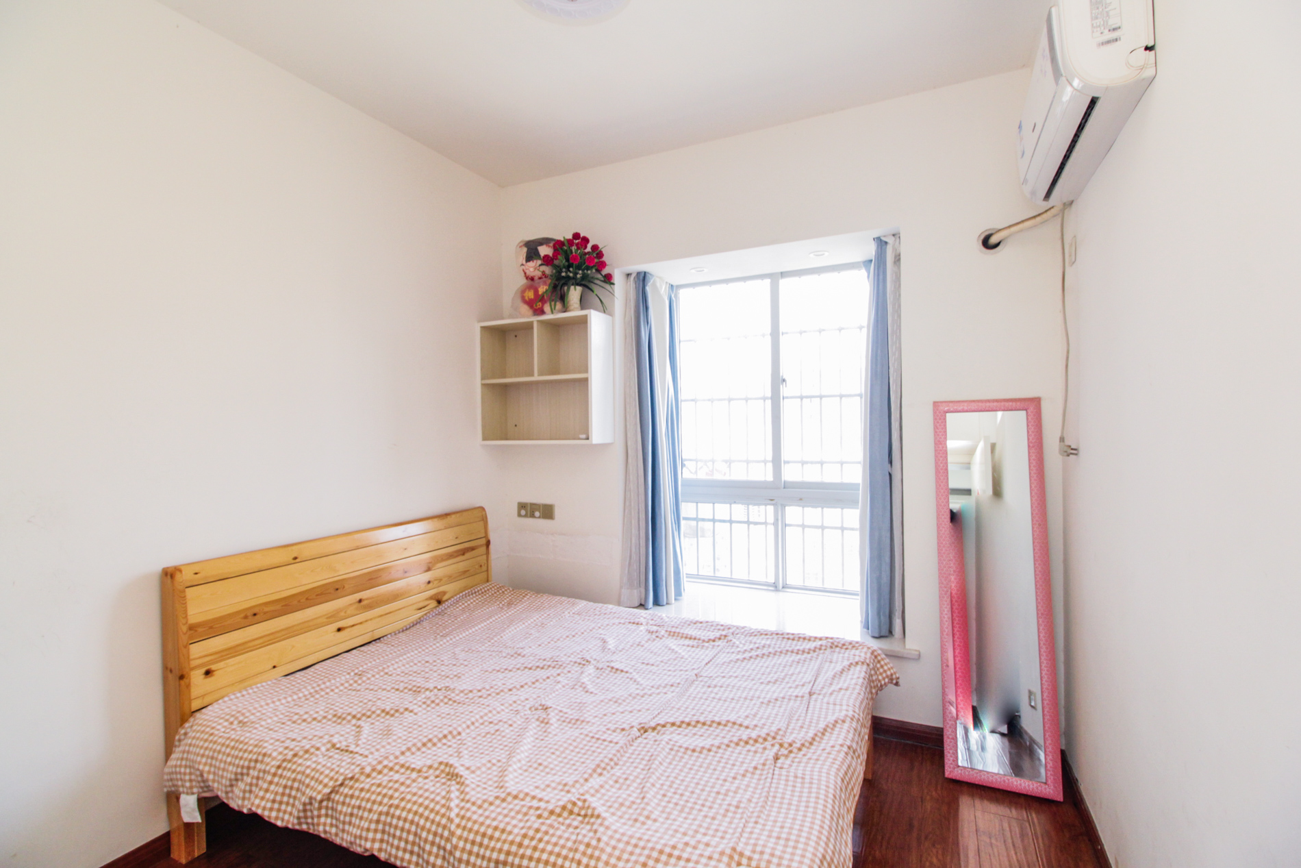 丰园城(鄱阳小区二期)  3室2厅2卫    73.8万 丰园城(鄱阳小区二期)  3室2厅2卫    73.8万卧室